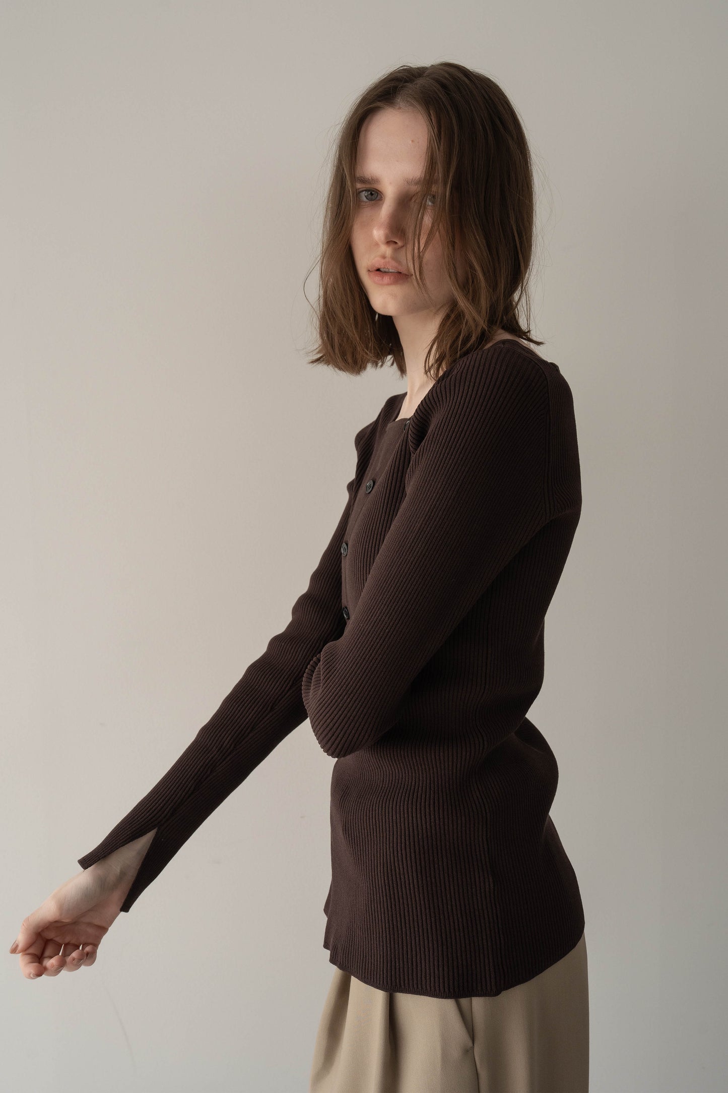 スクエアボタンニット【BROWN】