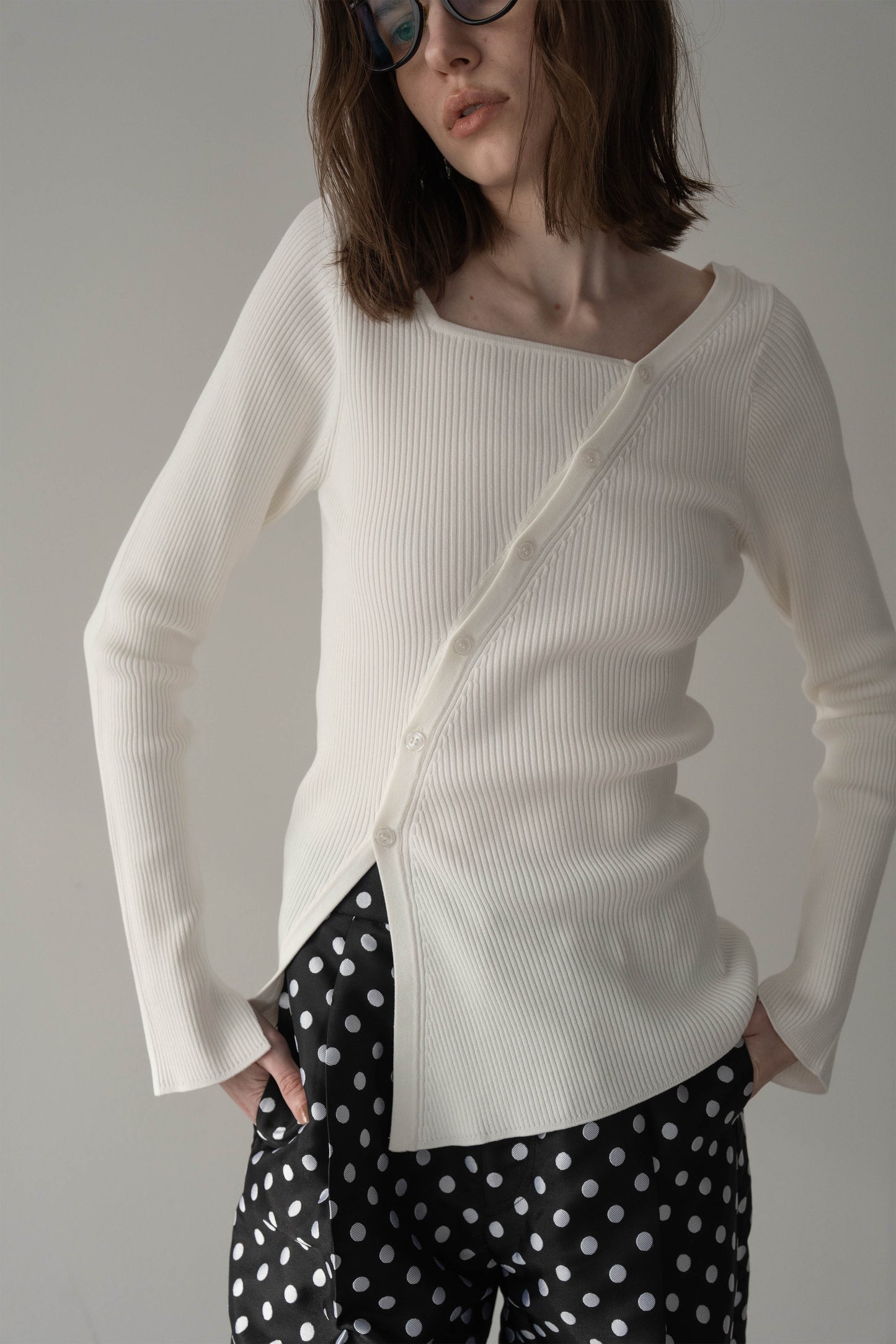 スクエアボタンニット【WHITE】