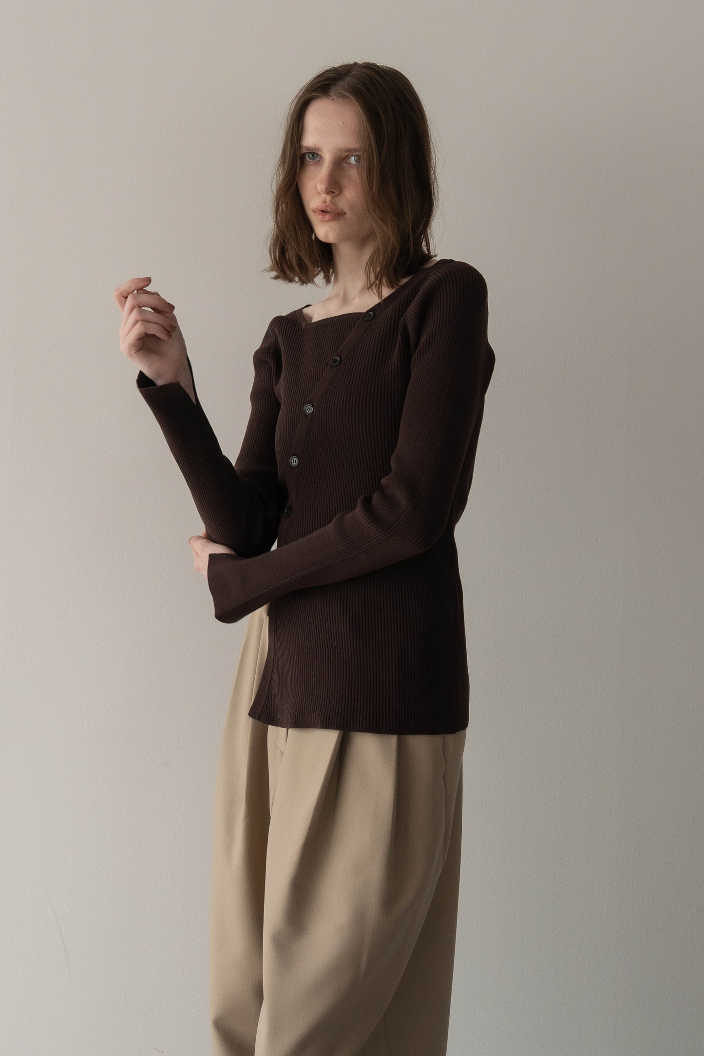 スクエアボタンニット【BROWN】