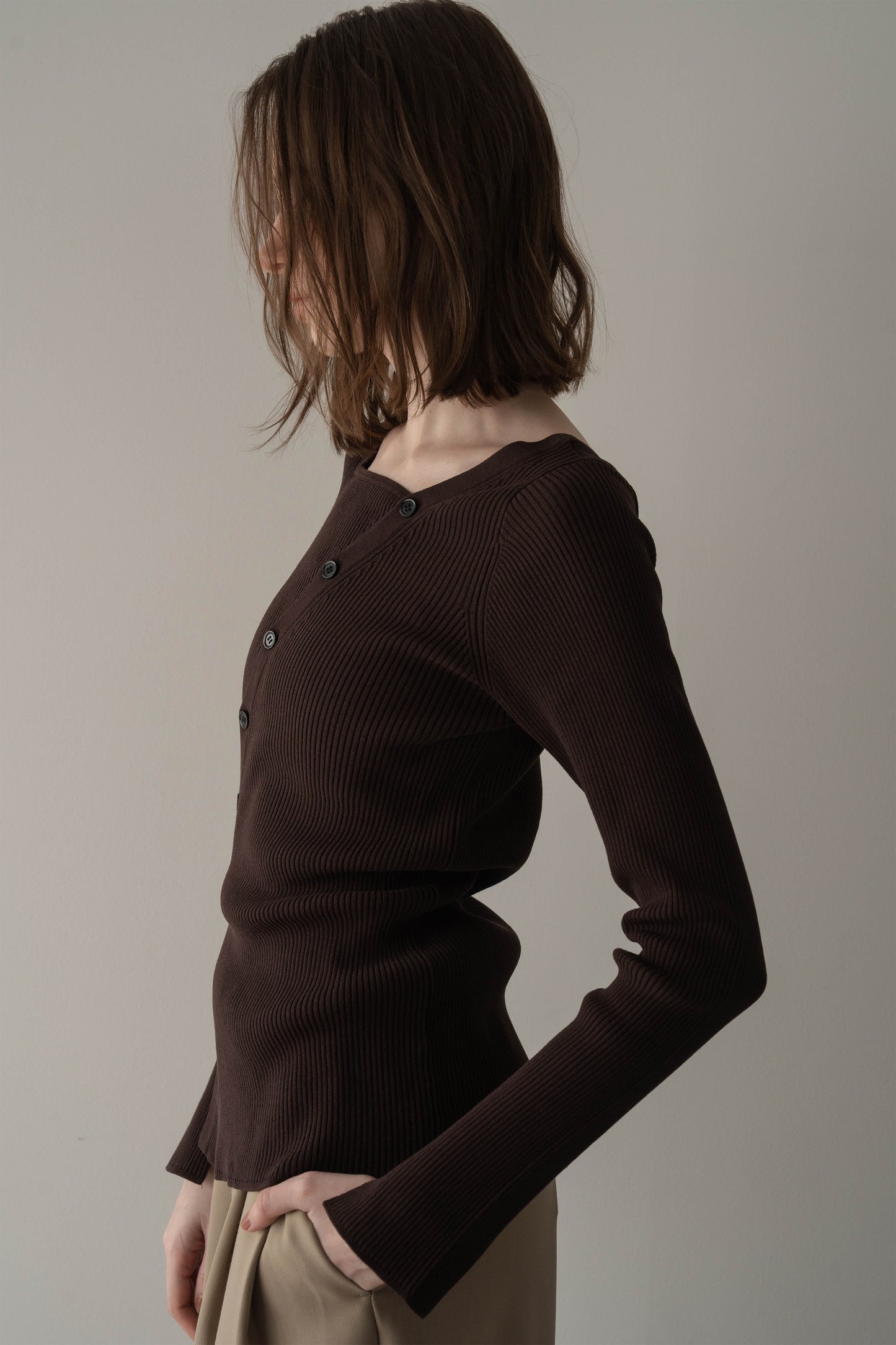 スクエアボタンニット【BROWN】