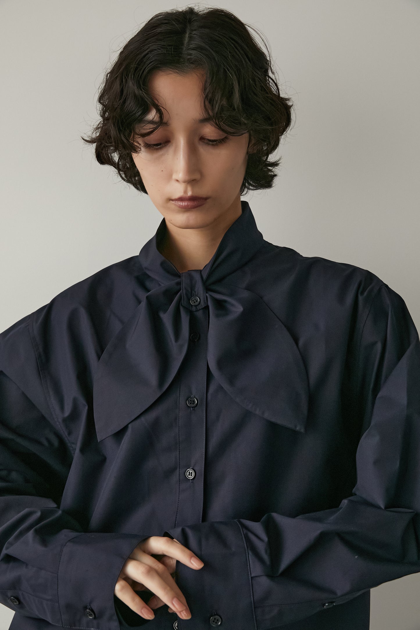スカーフカラーシャツ【NAVY】