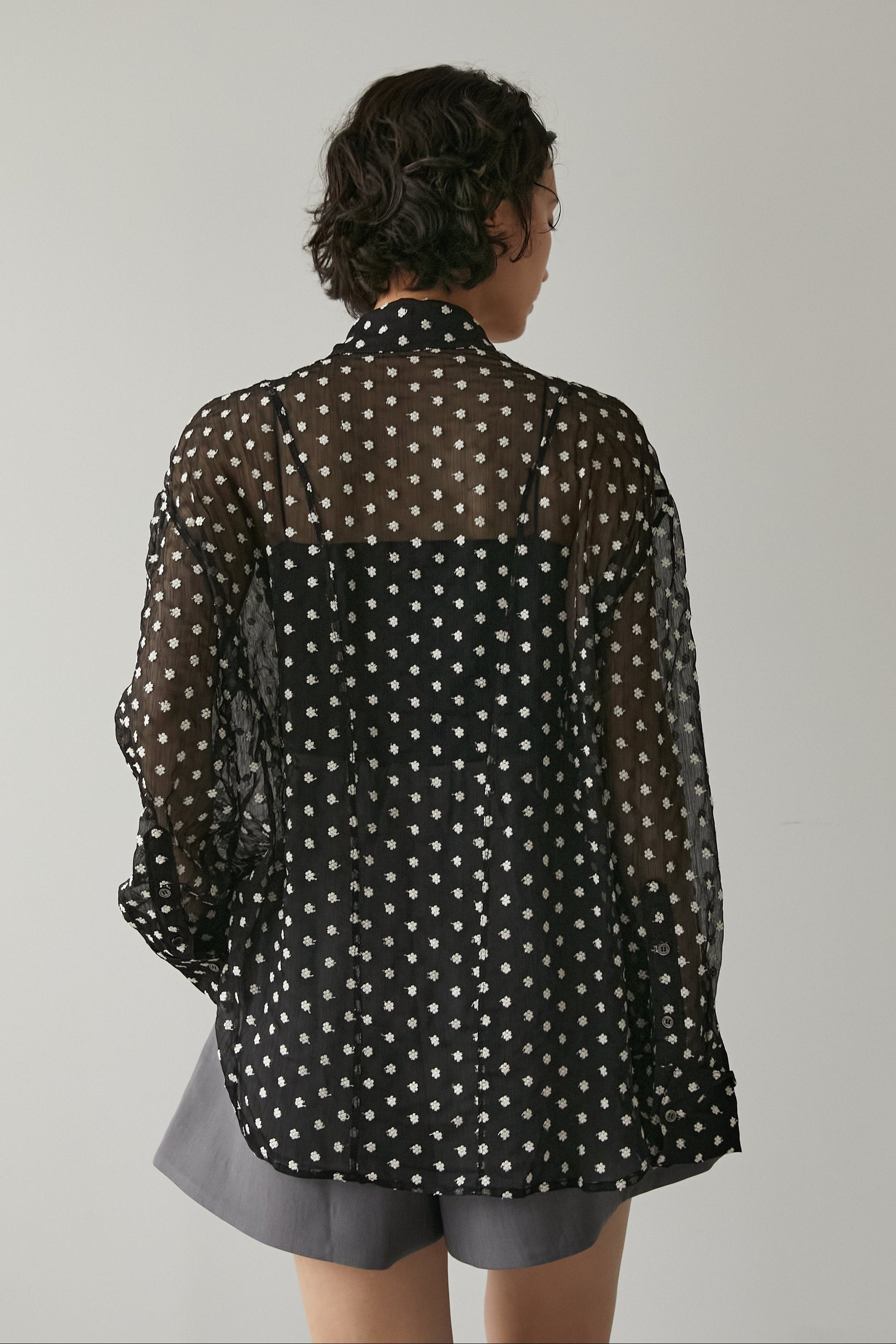 シアーオーバーシャツ【BLACK(MULTI)】 – ELLIE