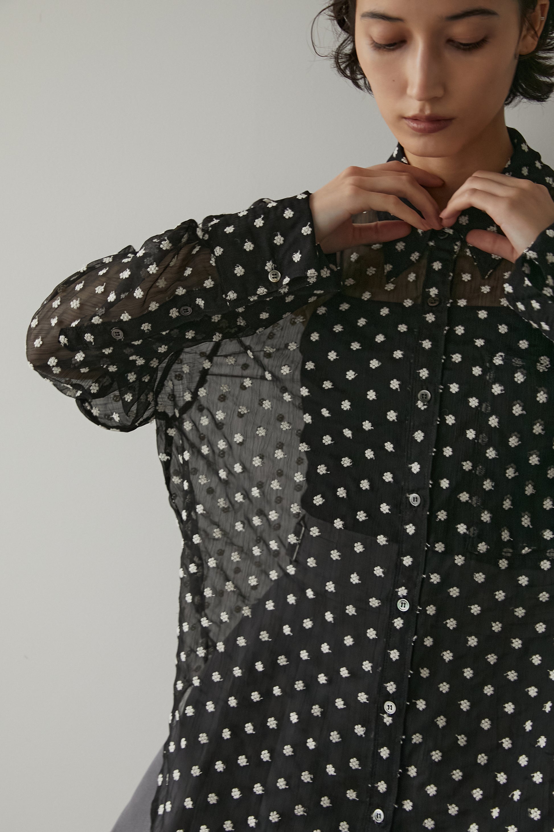 シアーオーバーシャツ【BLACK(MULTI)】 – ELLIE