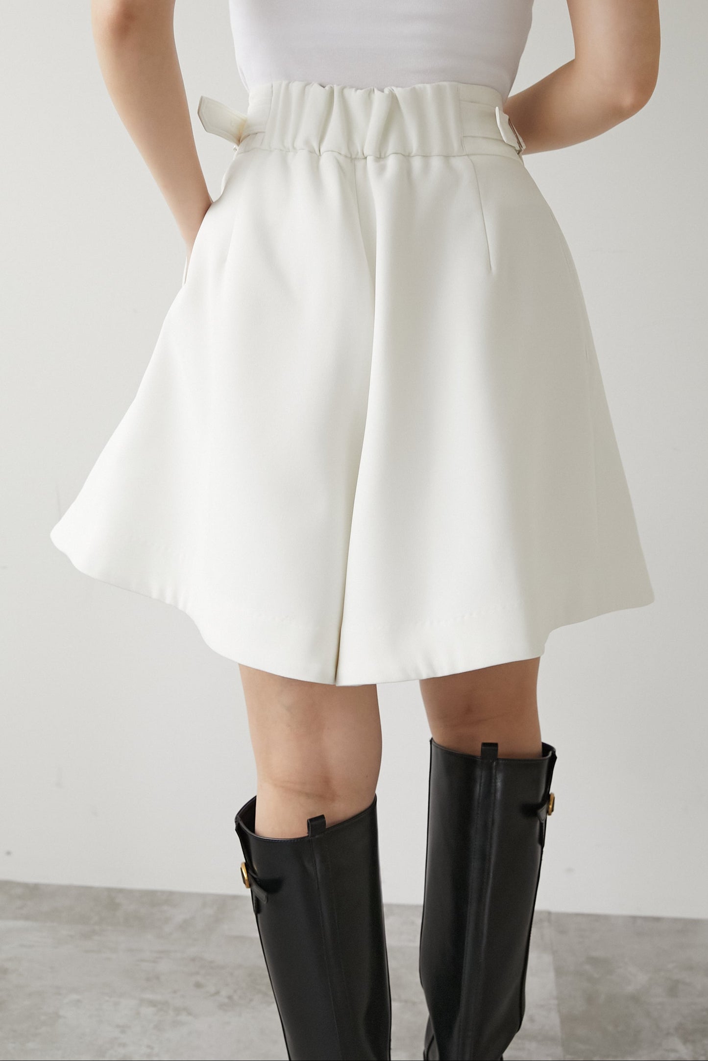 ペタルショートパンツ【WHITE】
