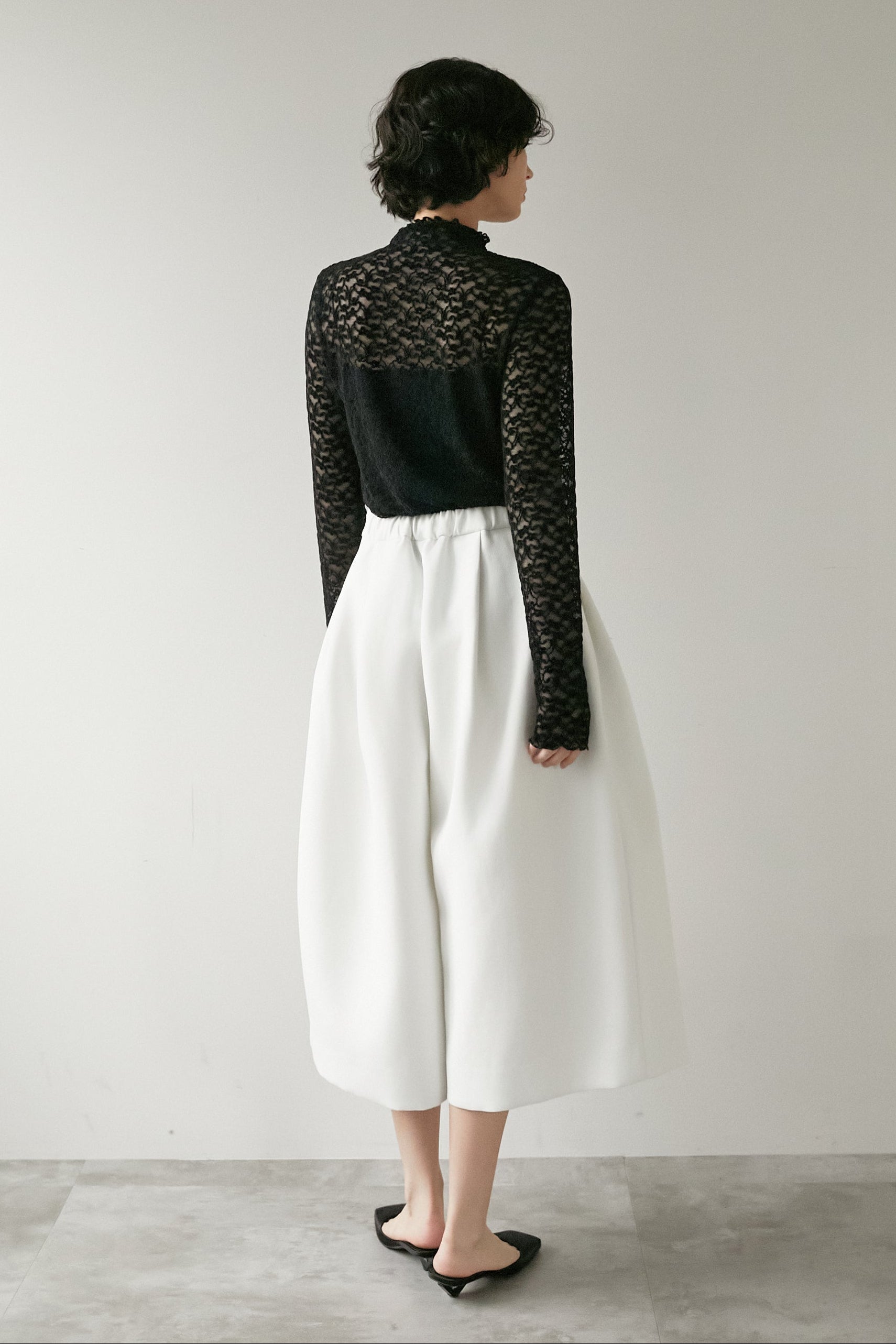 ellie サテンレーストップス【BLACK】 フラワーレーストップス【BLACK】 – ELLIE