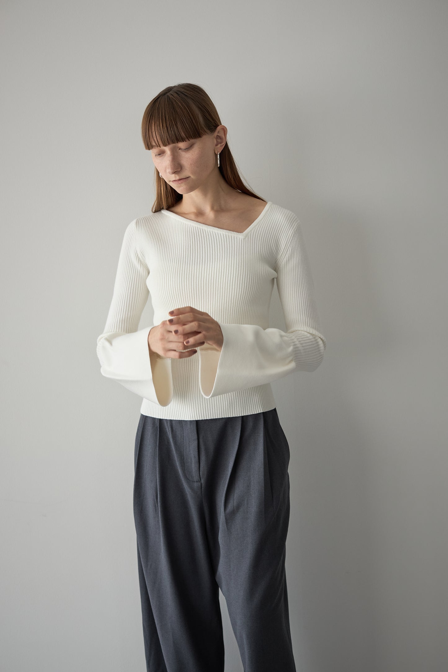 フレアスリーブアシメカットニット【WHITE】