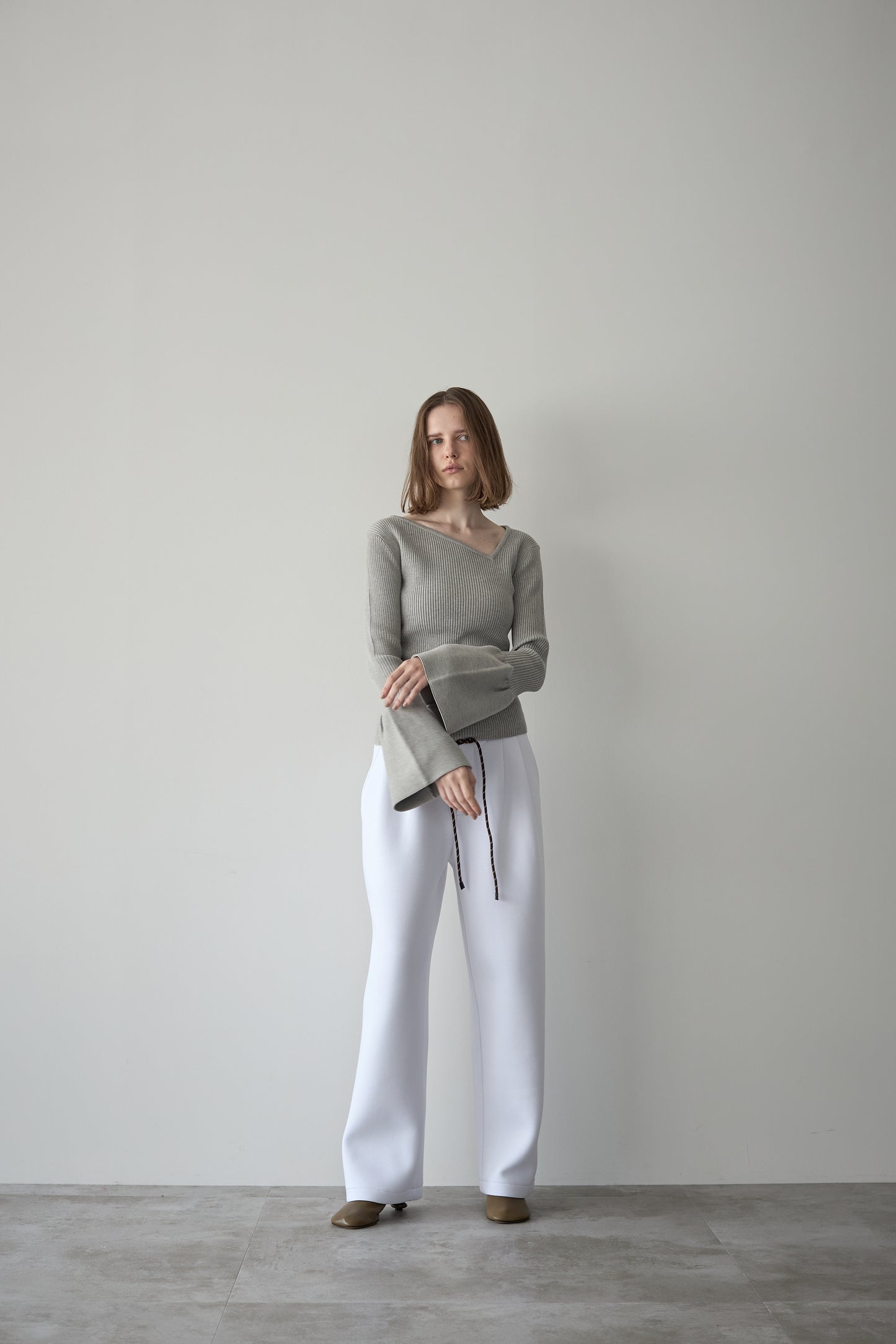 フレアスリーブアシメカットニット【GRAY】