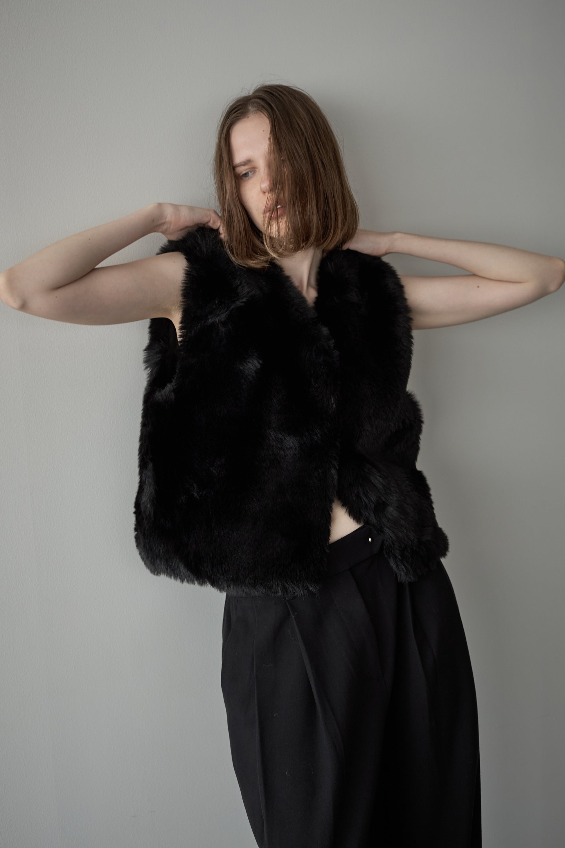 ファーショートベスト【BLACK】 – ELLIE