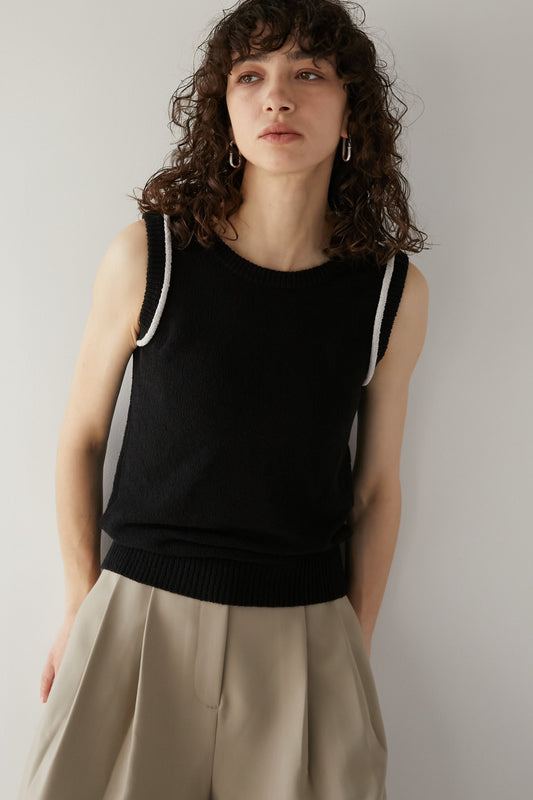 Line sleeveless knit [BLACK]