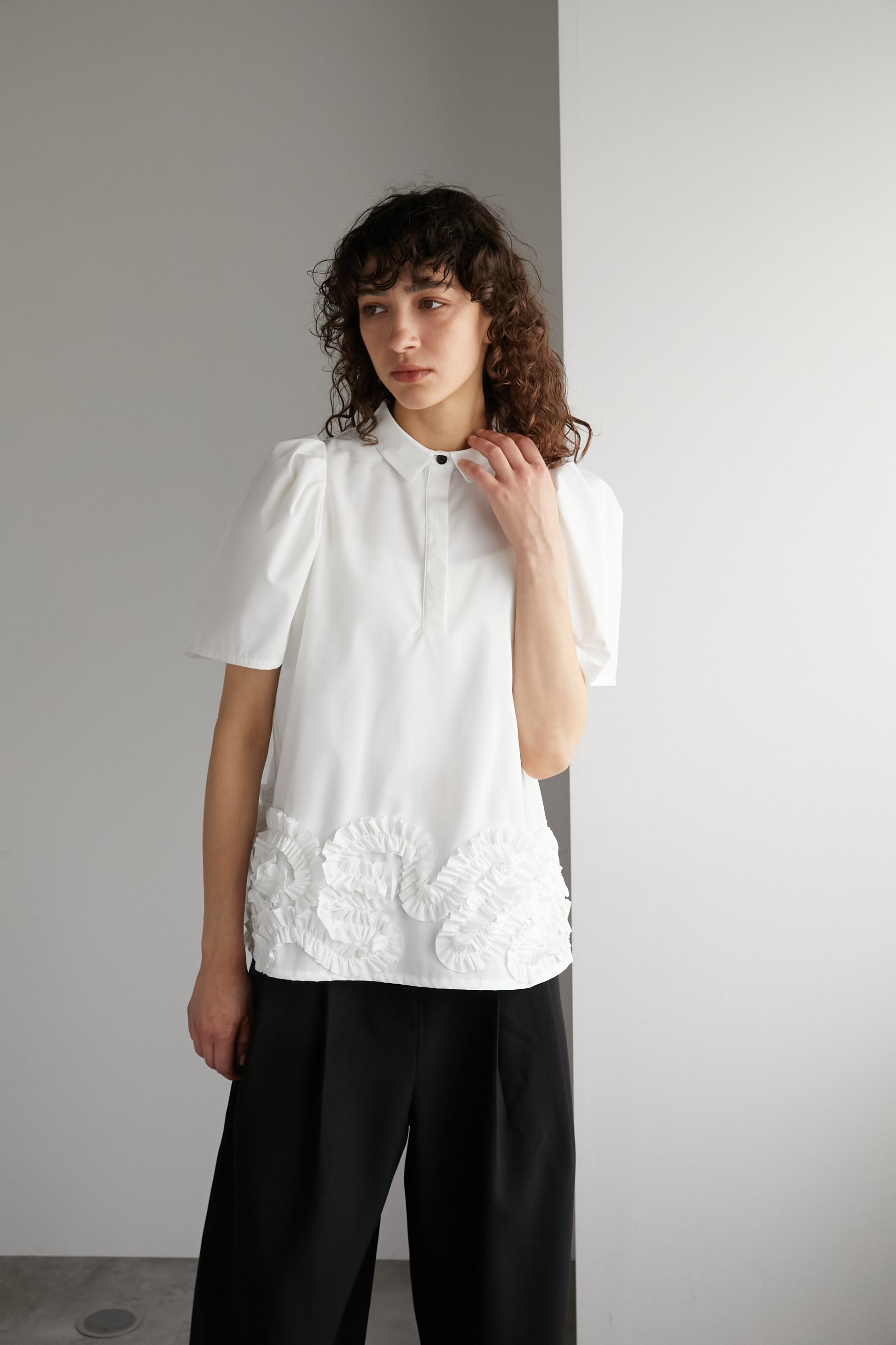 ボトムフリルブラウス【WHITE】 – ELLIE