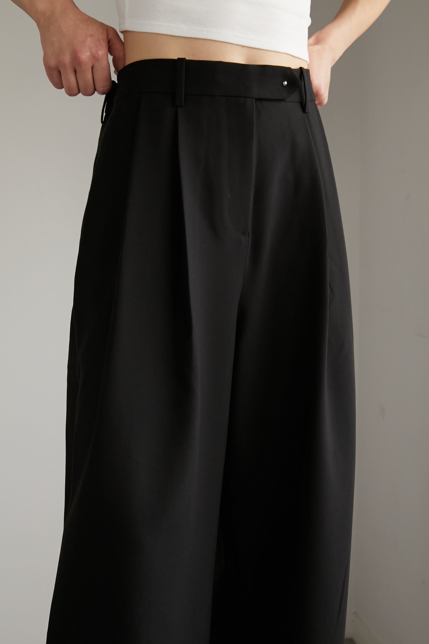 Tuck Adjust Pants [WHITE]