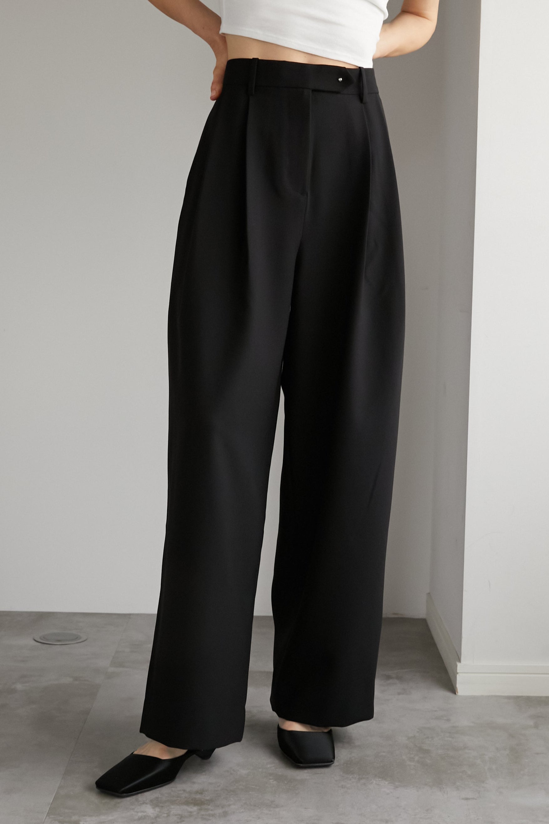 新品】ELLIE エリー オフショルダートップス【BLACK】 - メルカリ