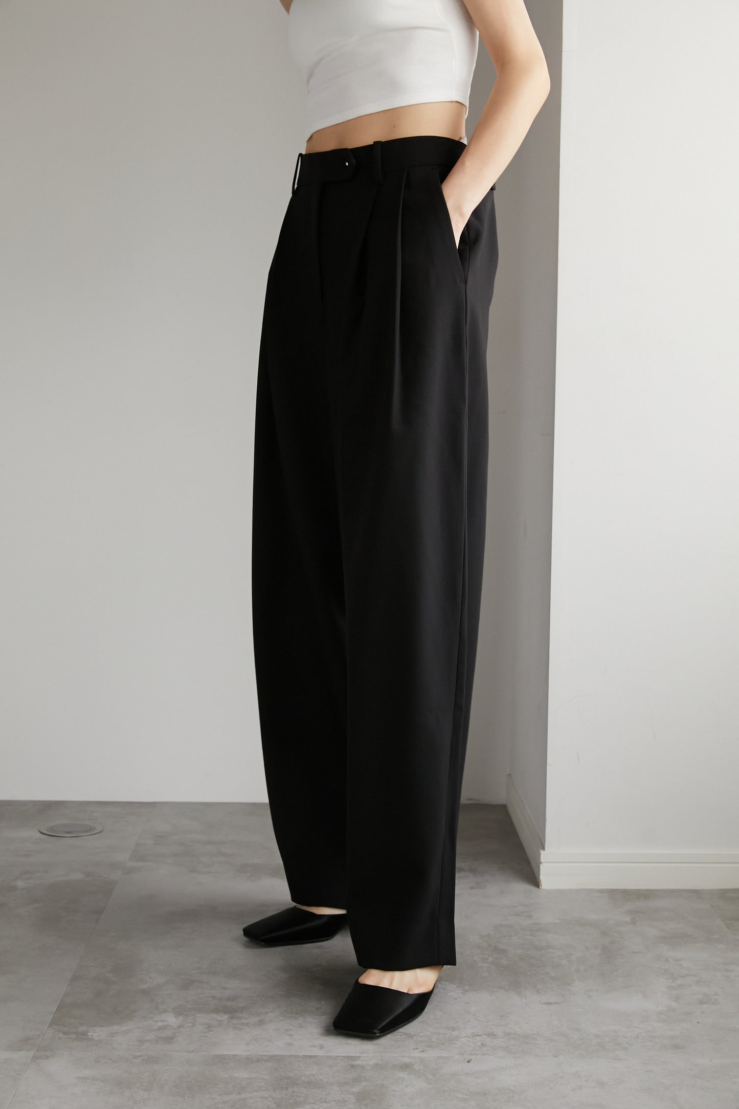 Tuck Adjust Pants [WHITE]
