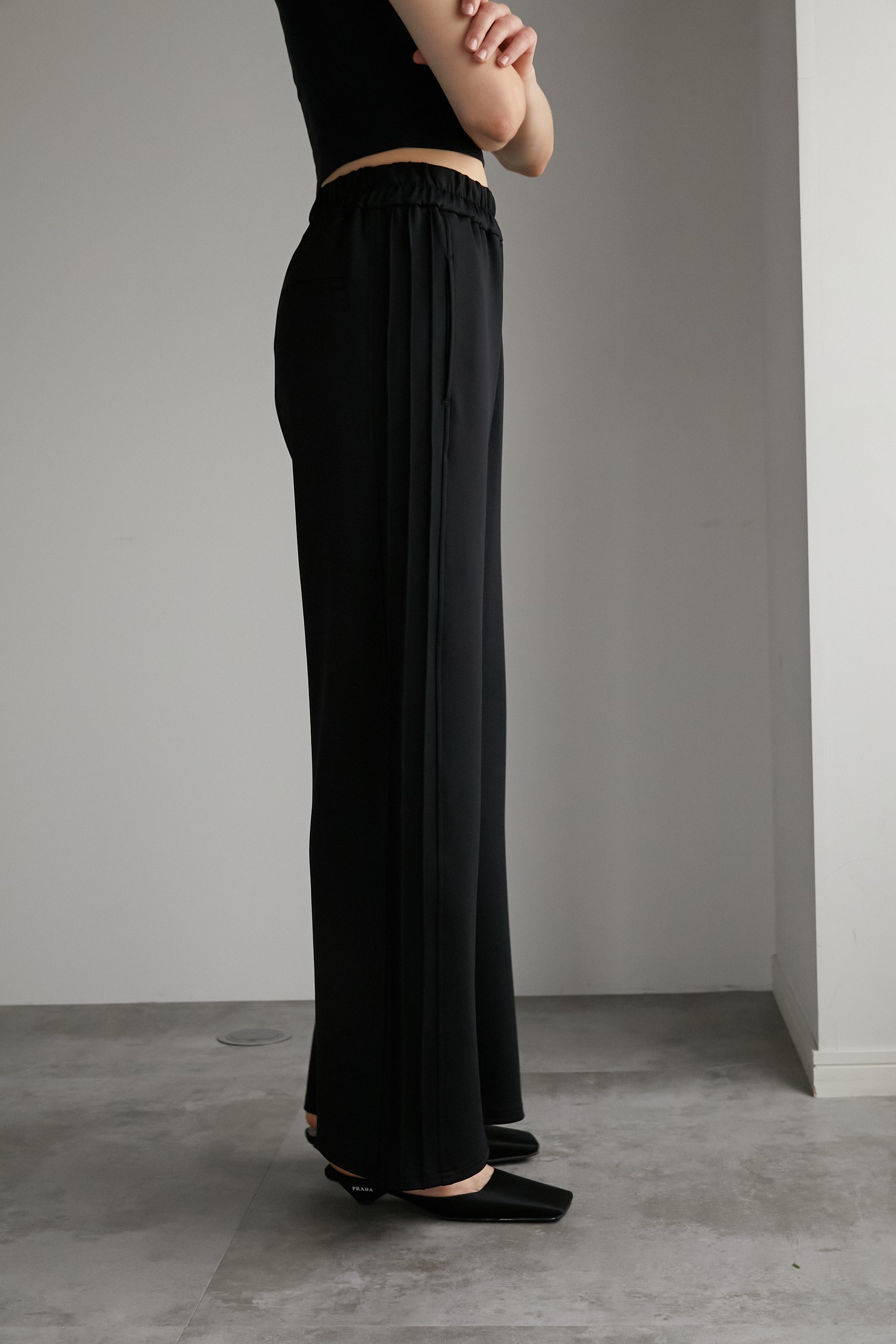 ラインタックパンツ【BLACK】 – ELLIE