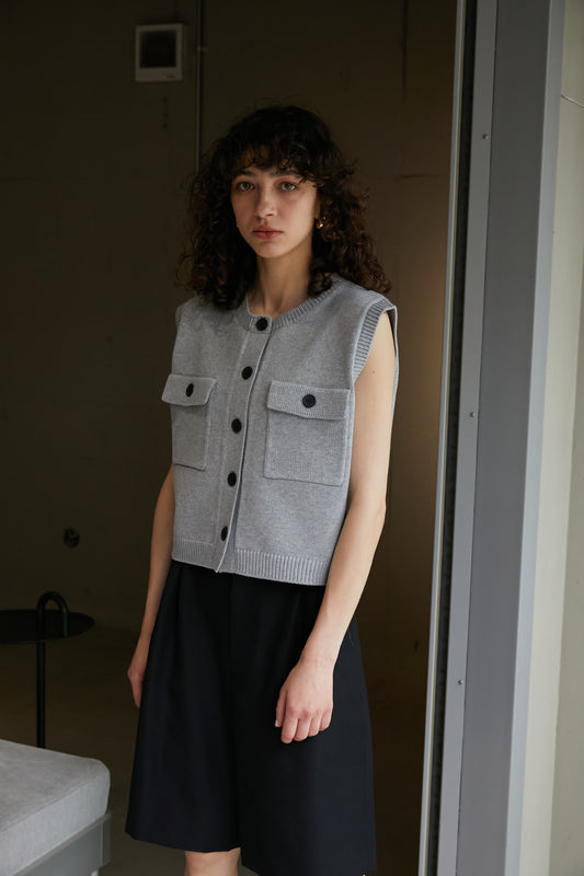 【予約販売8月中旬配送】ボタンニットベスト【GRAY】