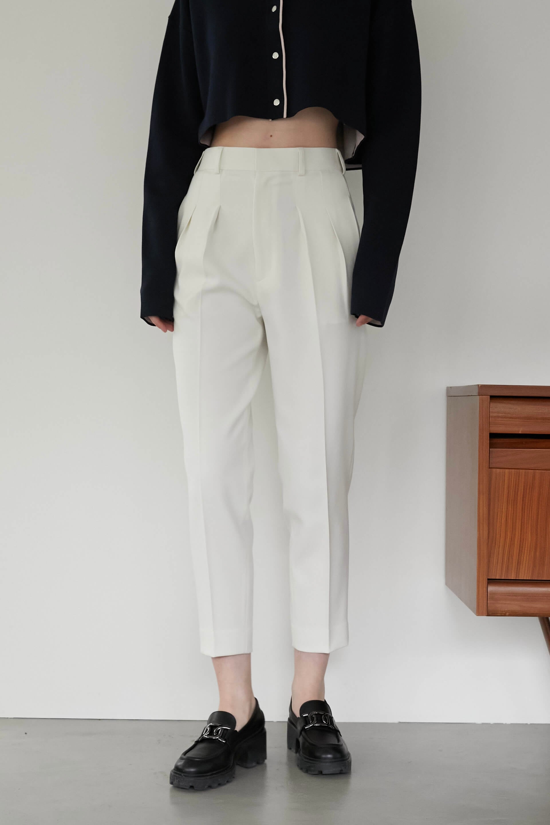 テーパードパンツ【WHITE】 – ELLIE