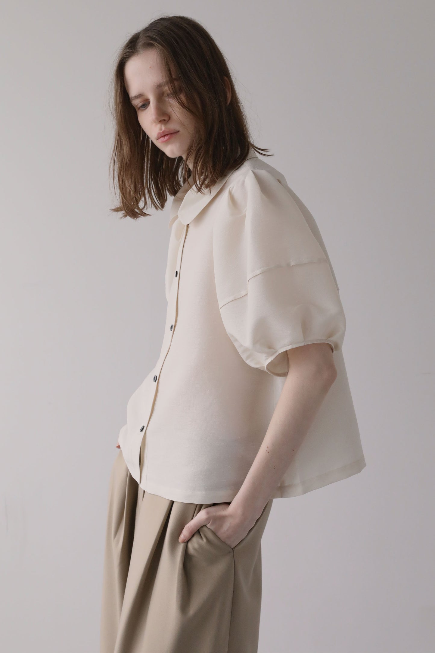 【予約販売６月末配送】
ハーフスリーブスラブブラウス【WHITE】