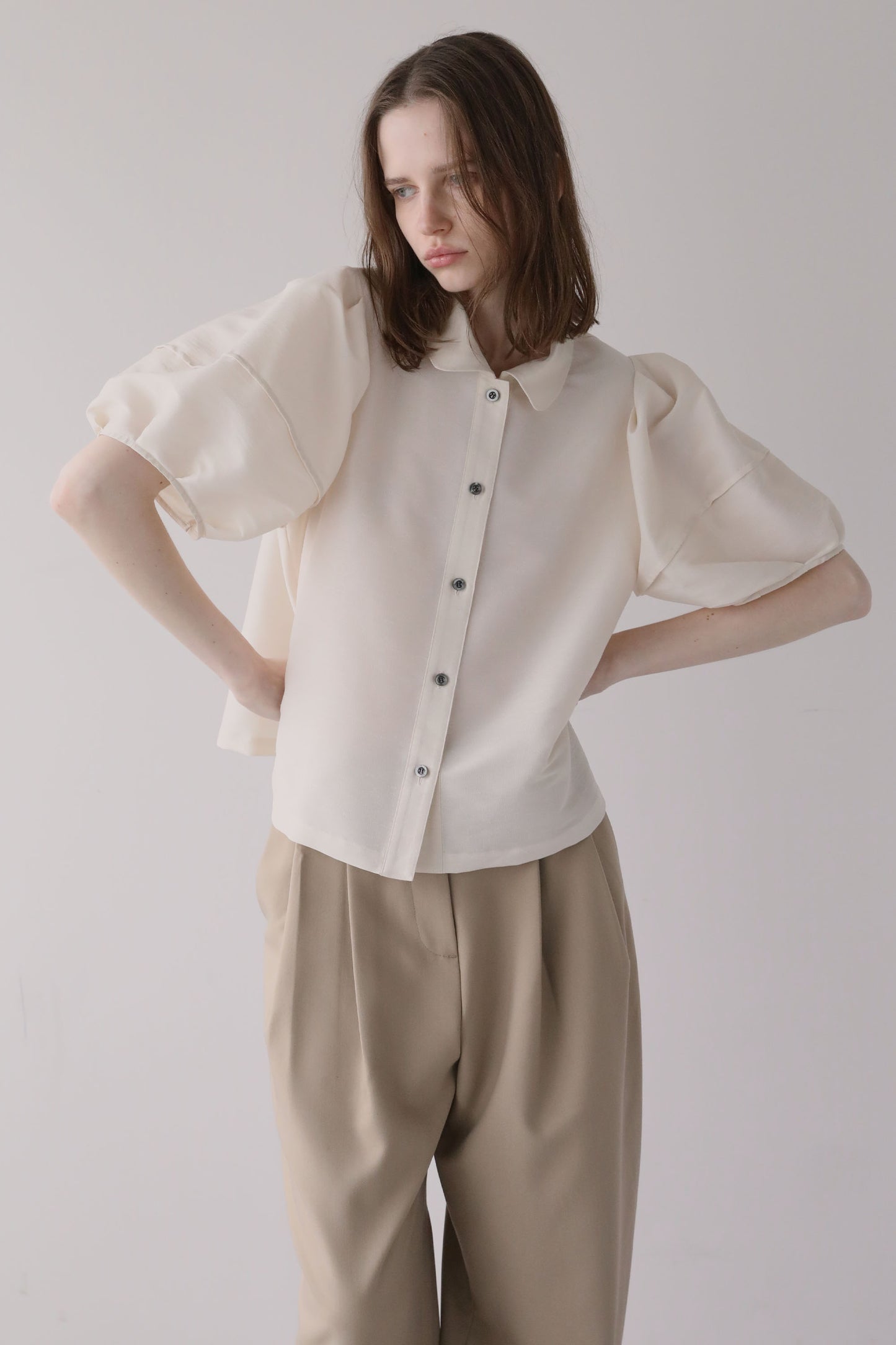 【予約販売６月末配送】
ハーフスリーブスラブブラウス【WHITE】