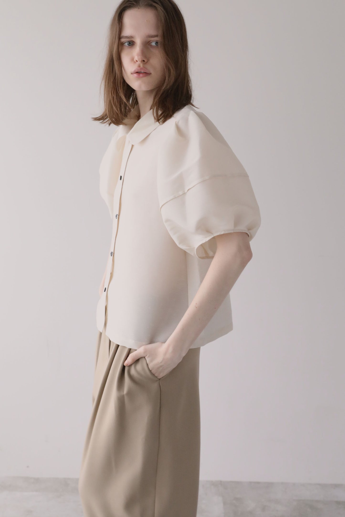 【予約販売６月末配送】
ハーフスリーブスラブブラウス【WHITE】