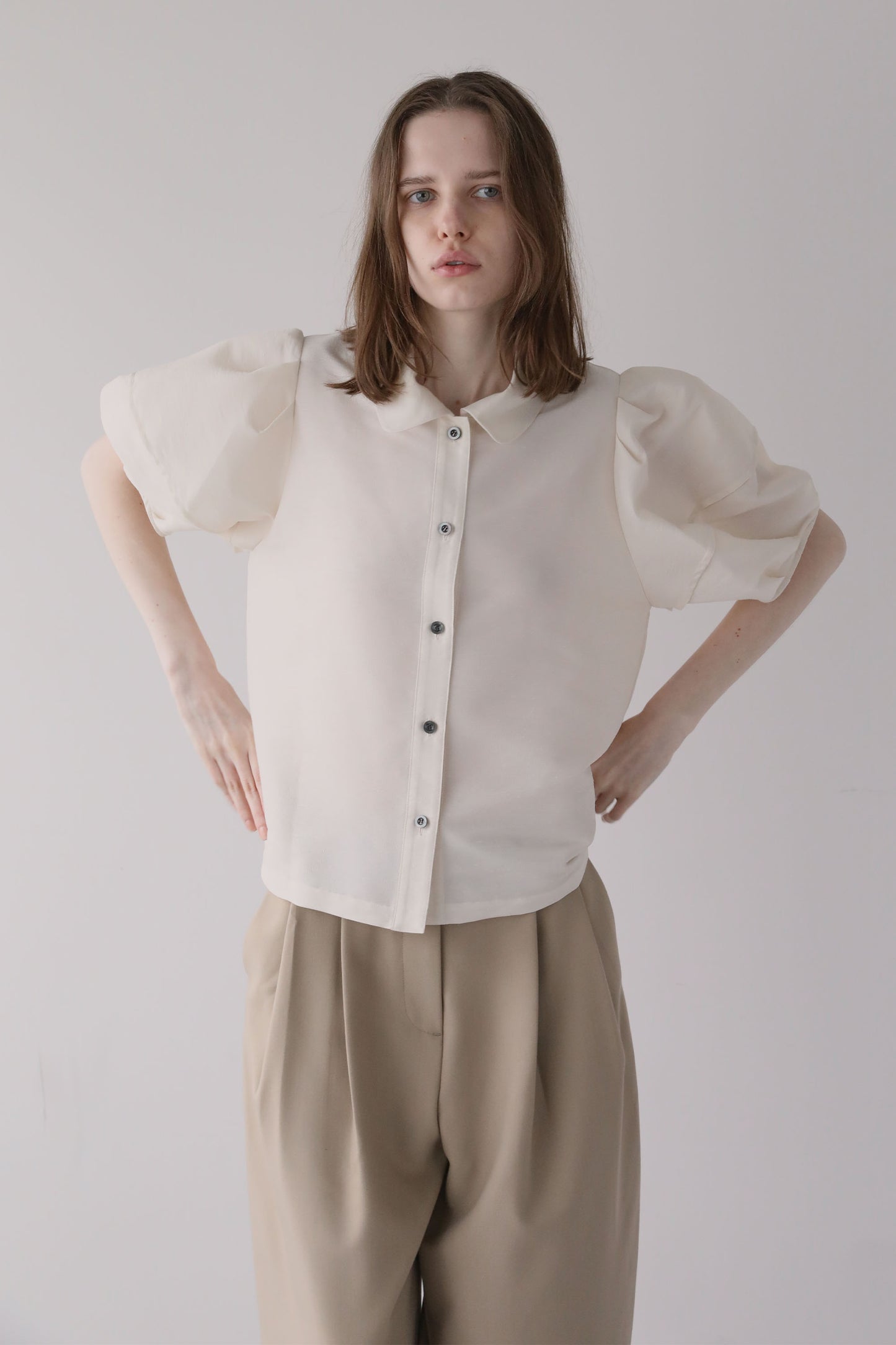 【予約販売６月末配送】
ハーフスリーブスラブブラウス【WHITE】