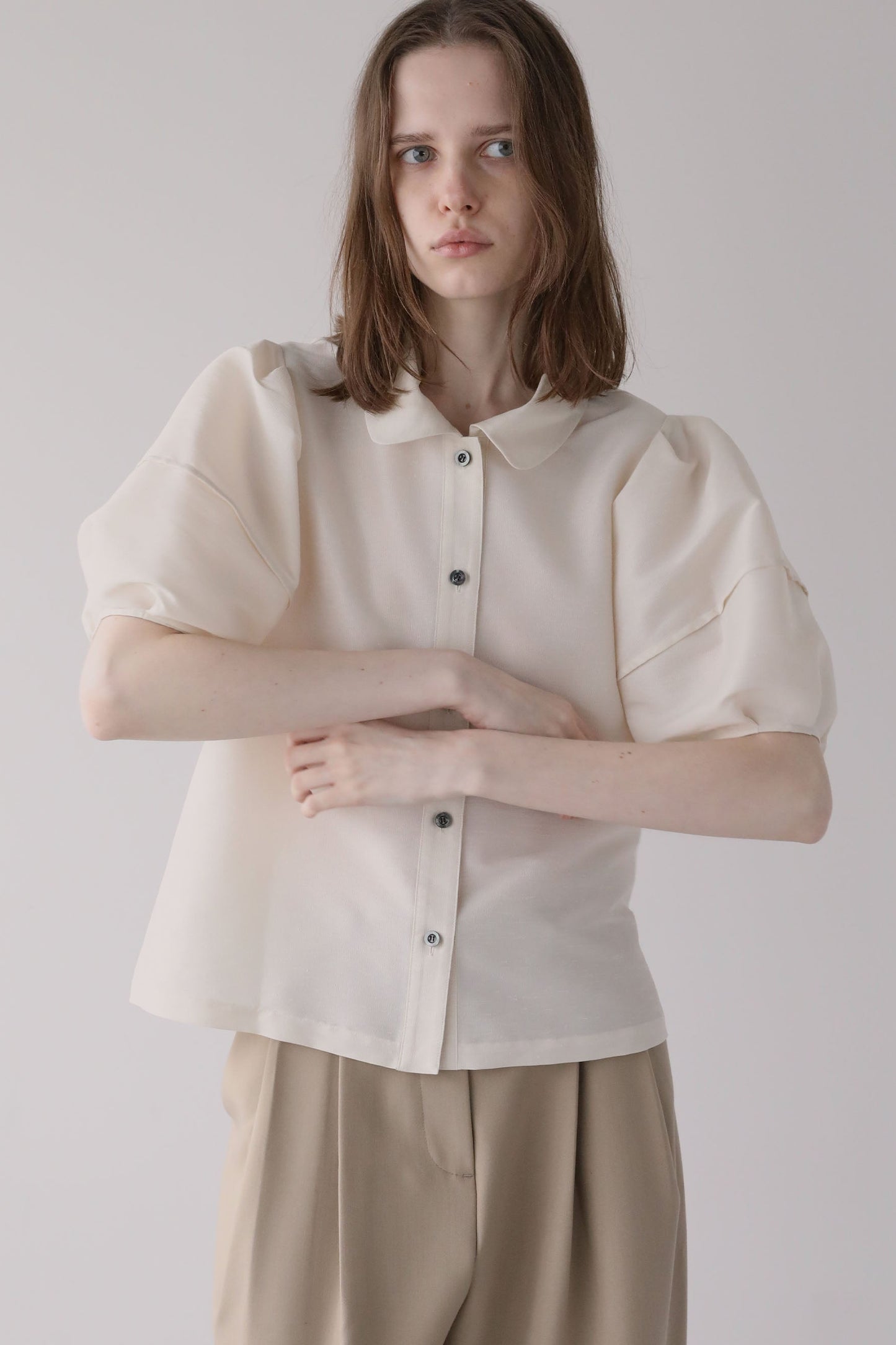 【予約販売６月末配送】
ハーフスリーブスラブブラウス【WHITE】