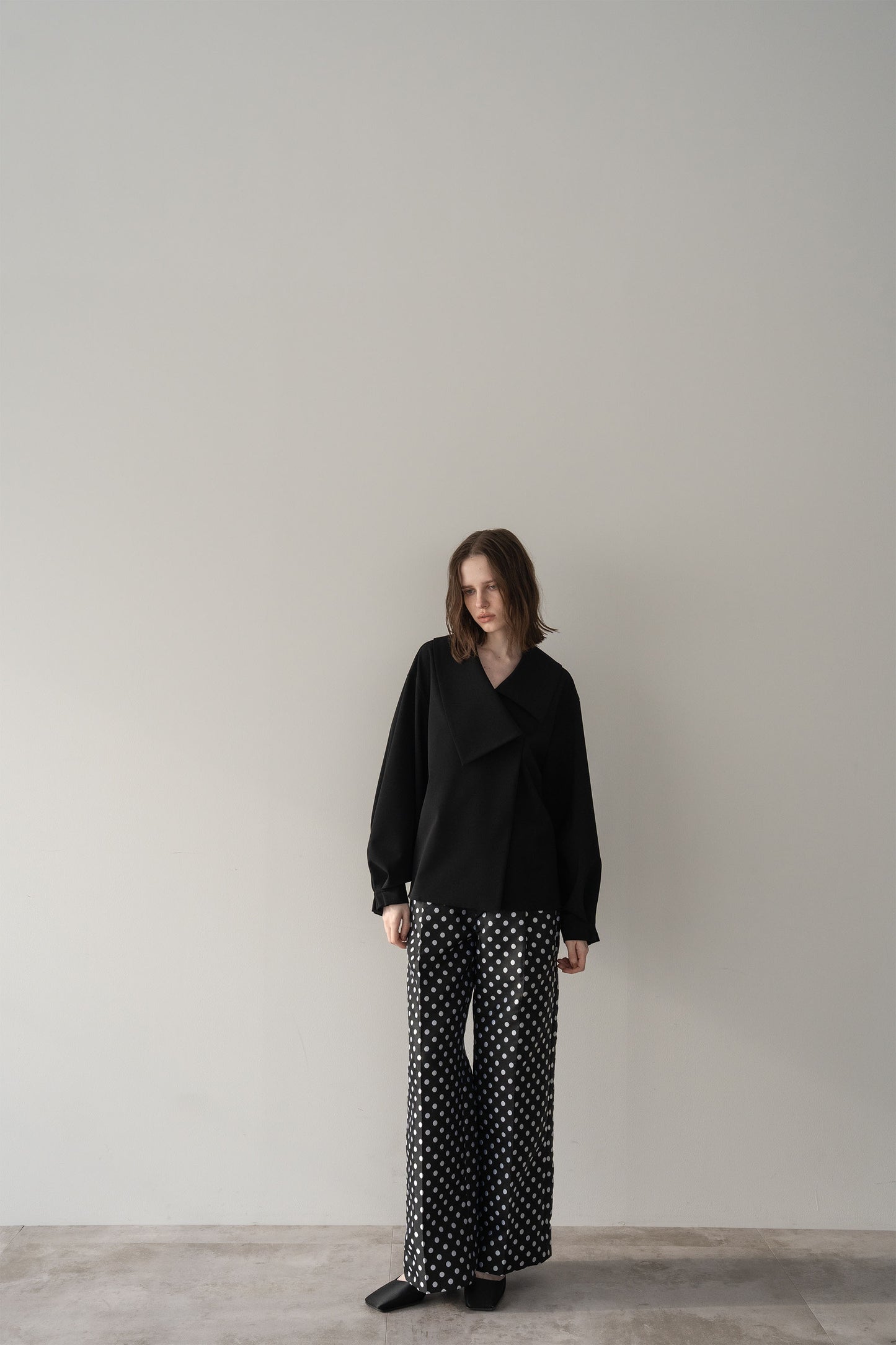 アシメントリーカラーブラウス【BLACK】