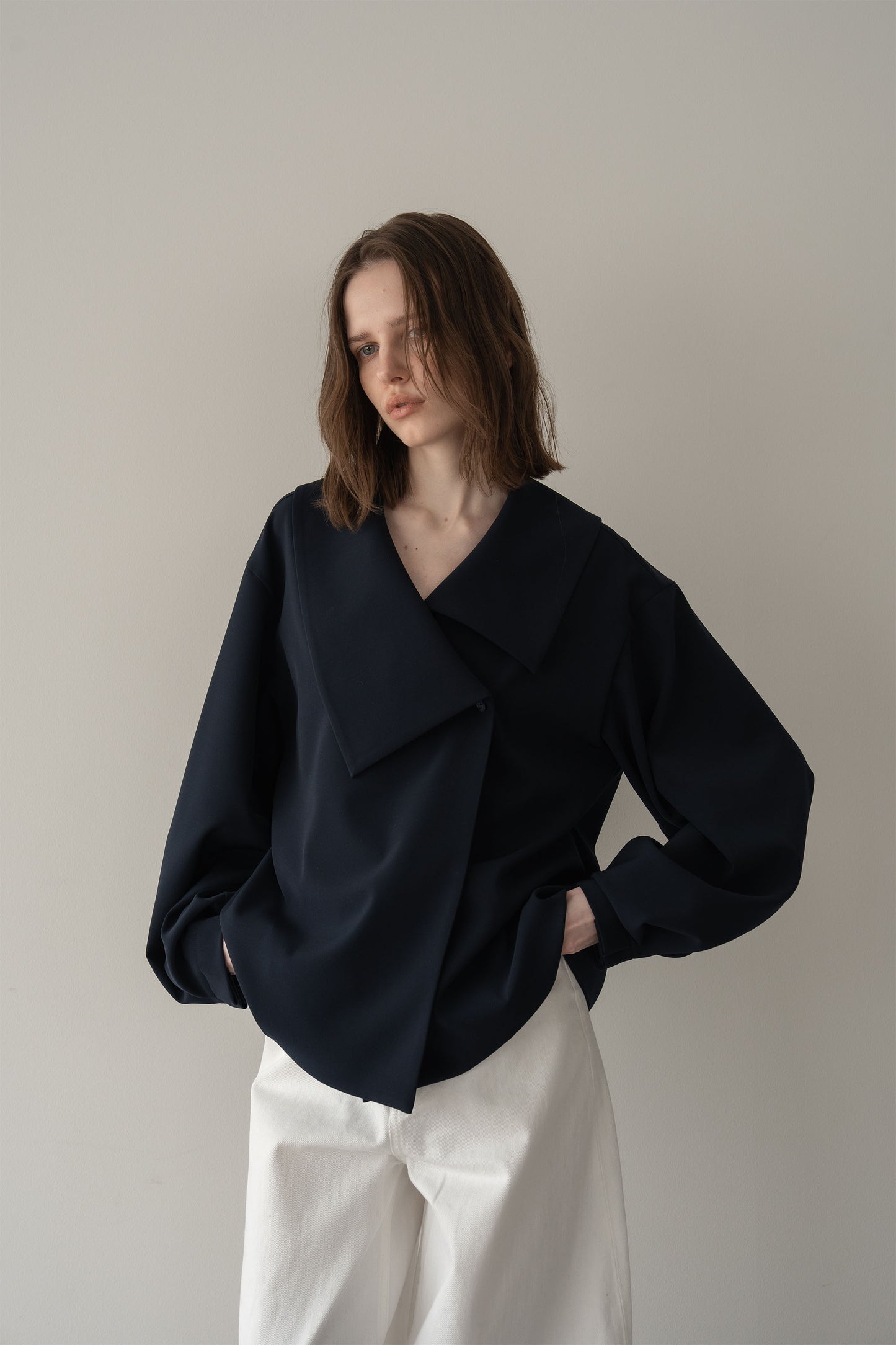 アシメントリーカラーブラウス【NAVY】