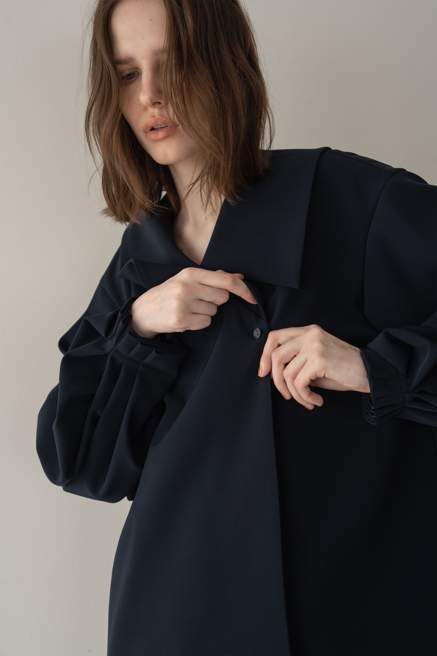 アシメントリーカラーブラウス【NAVY】