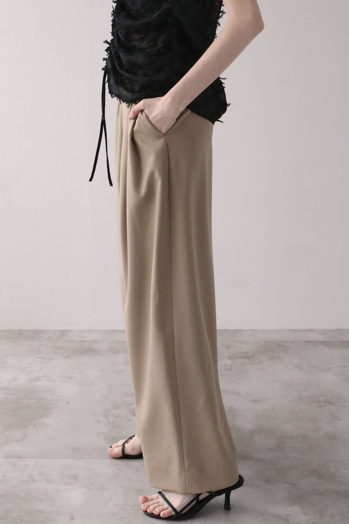 【予約販売6月上旬配送】タックアジャストパンツ【BEIGE】