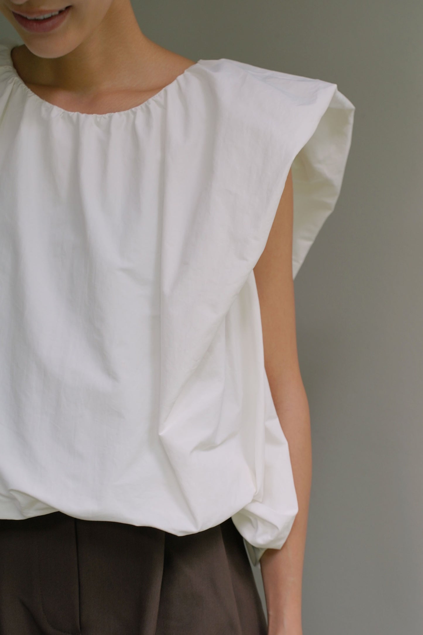 ボリュームノースリーブブラウス【WHITE】