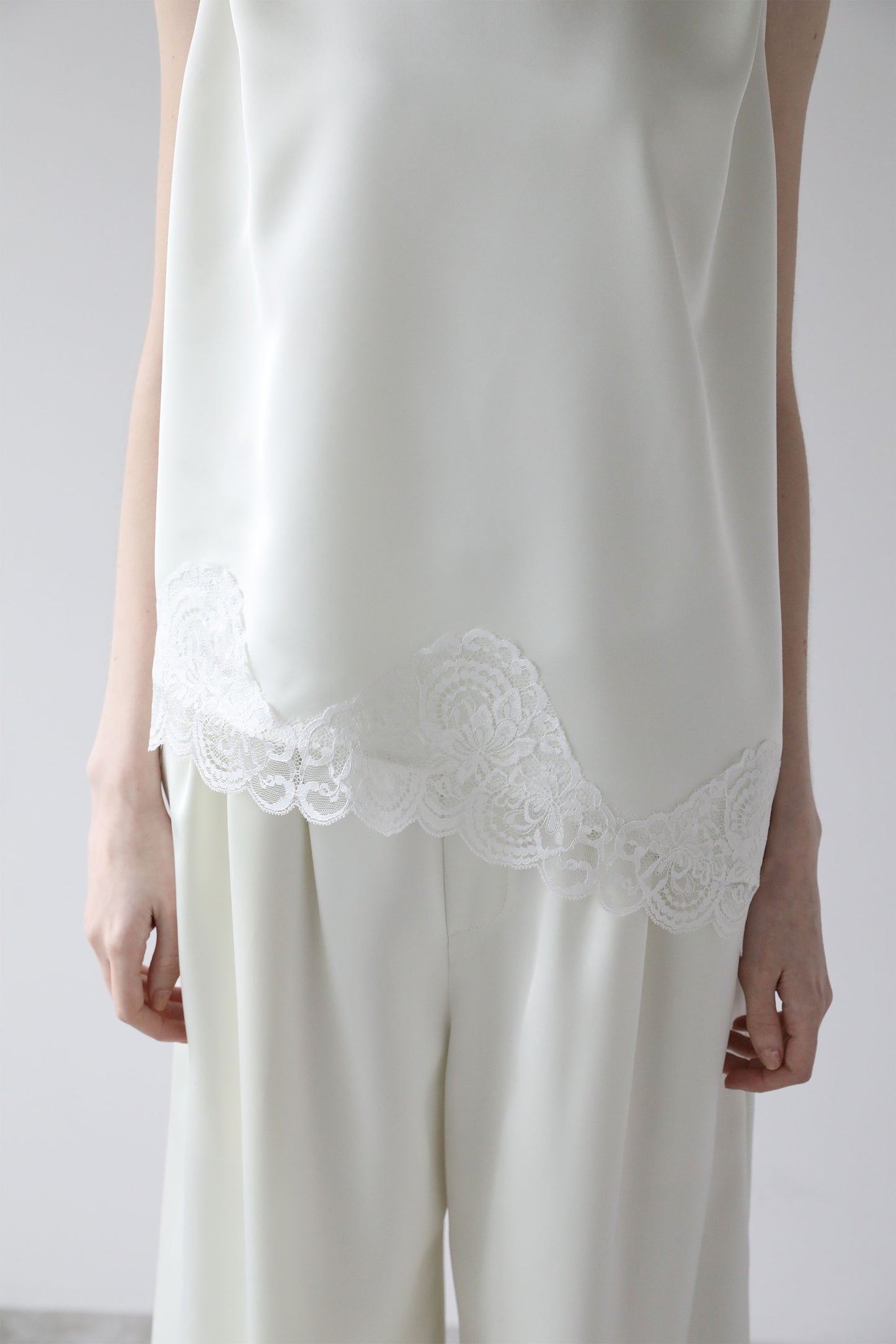 サテンレーストップス【WHITE】