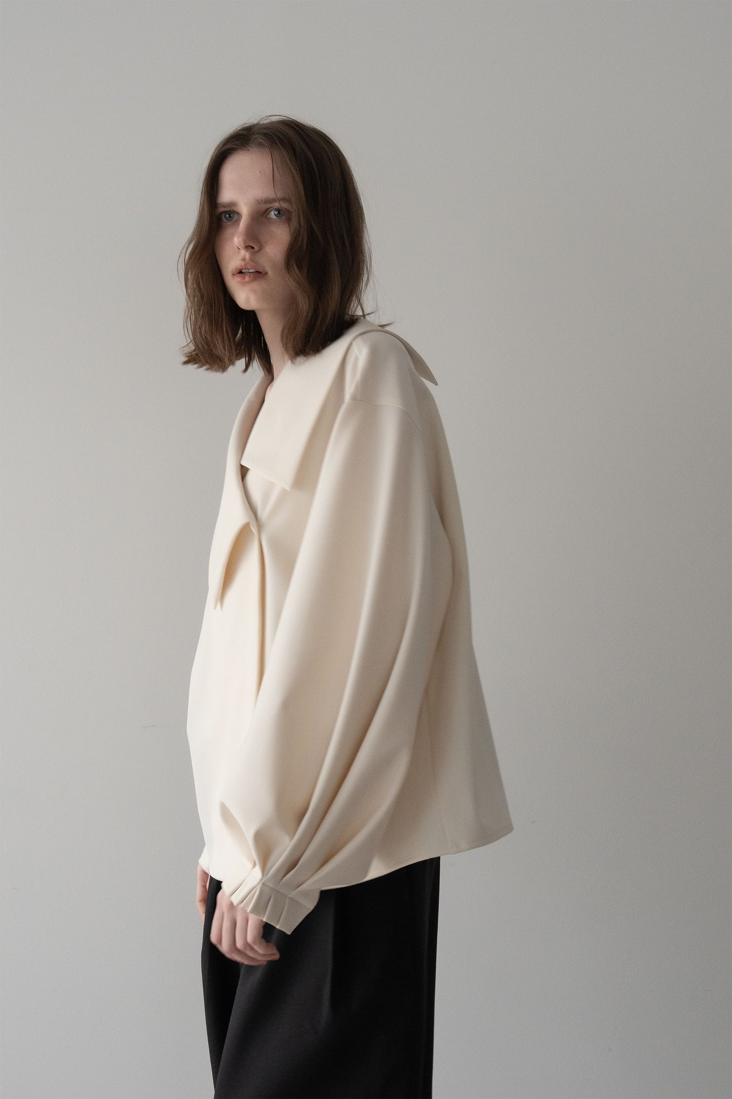 アシメントリーカラーブラウス【WHITE】