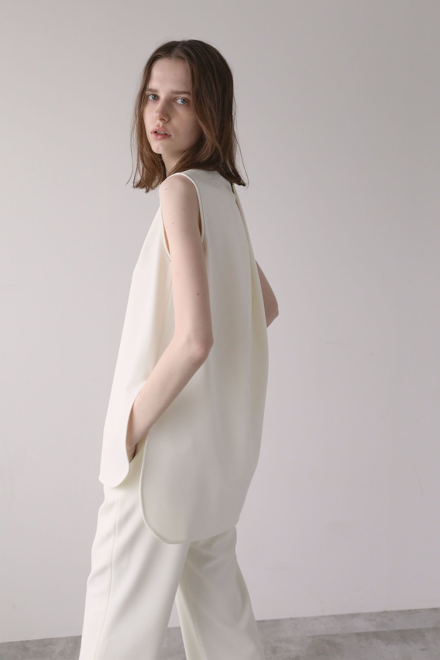 Georgette Sleeveless Top [WHITE]