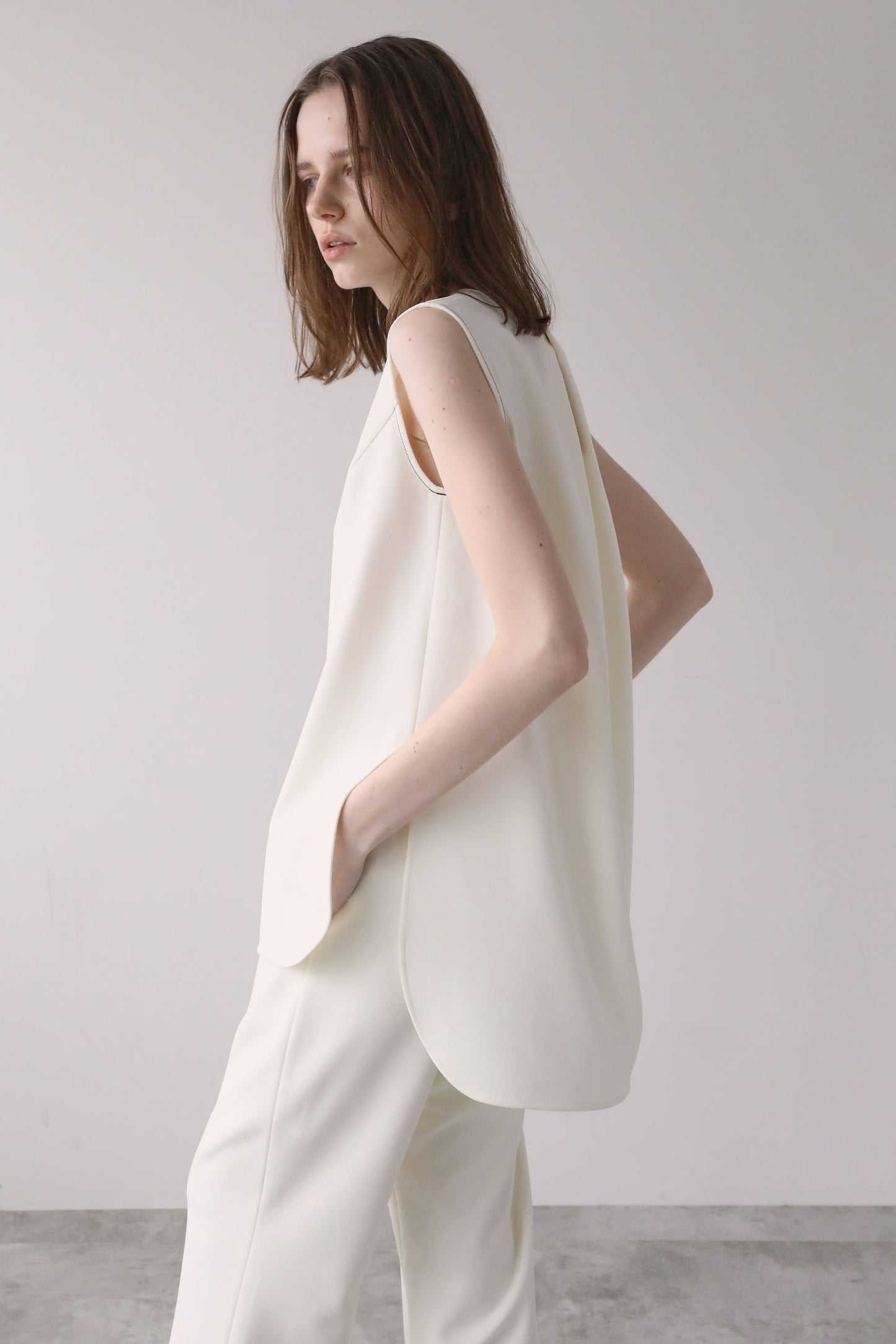 Georgette Sleeveless Top [WHITE]