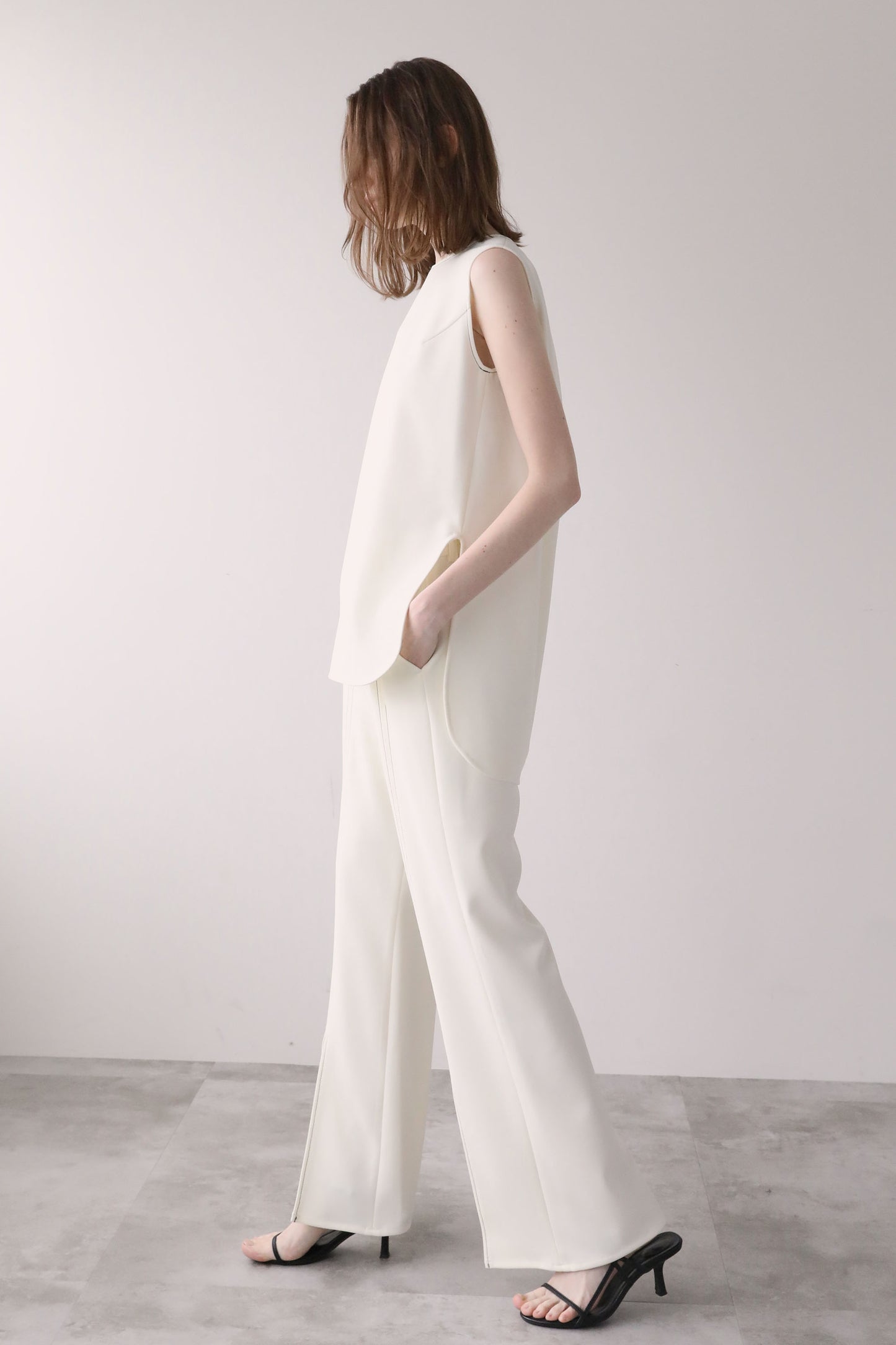 Georgette Sleeveless Top [WHITE]