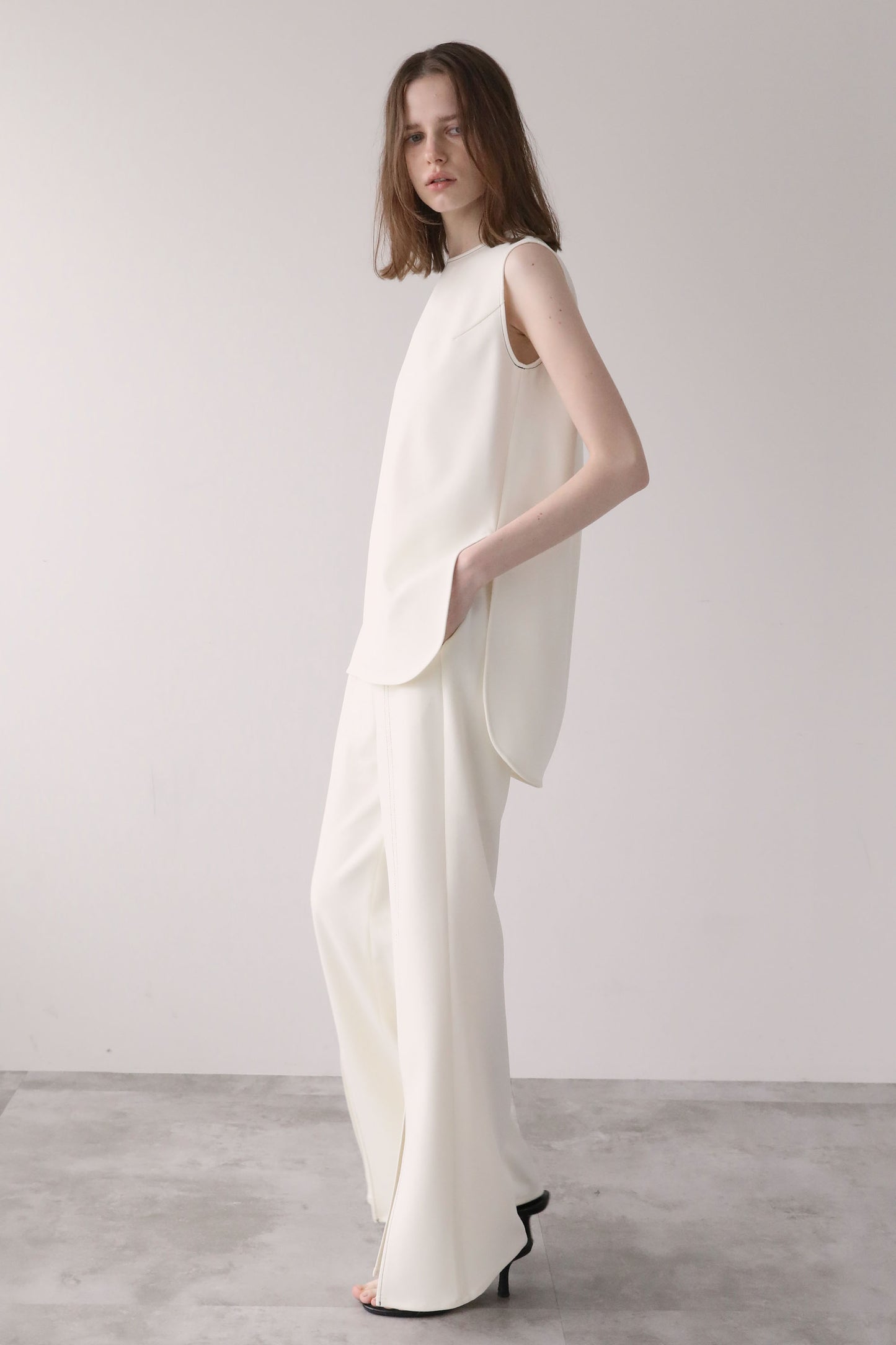 Georgette Sleeveless Top [WHITE]