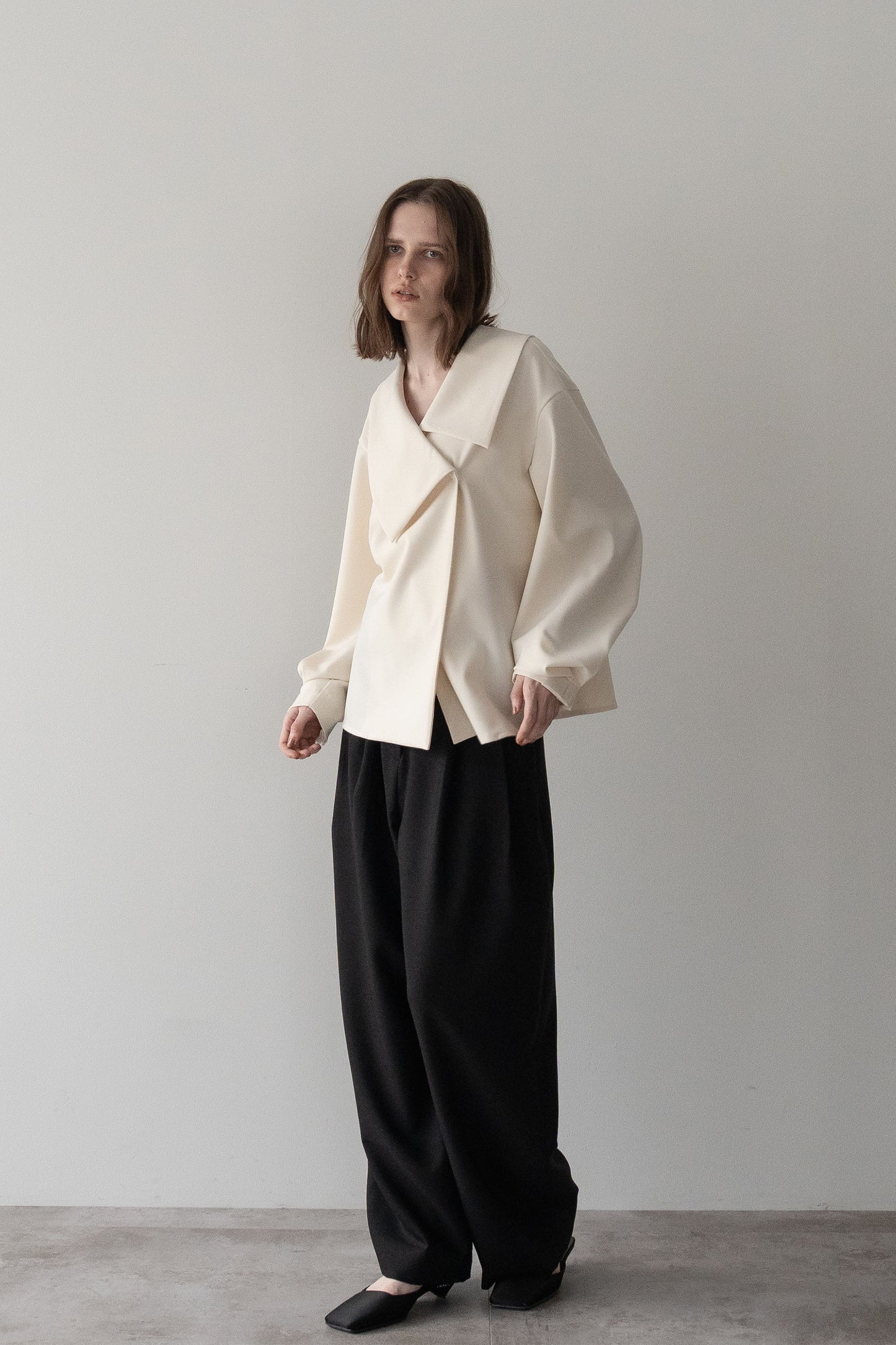 アシメントリーカラーブラウス【WHITE】