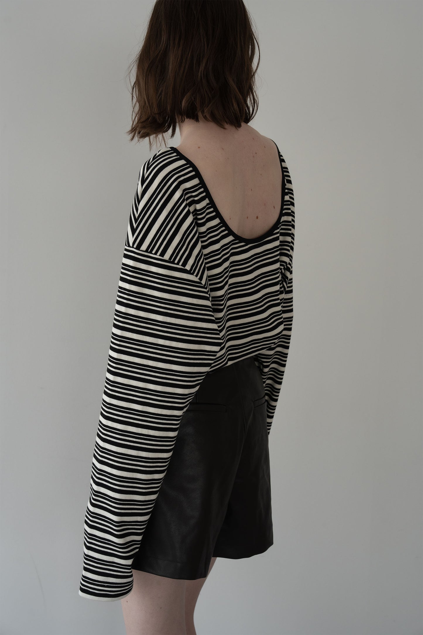 バックオープンボーダーカット【BLACK】