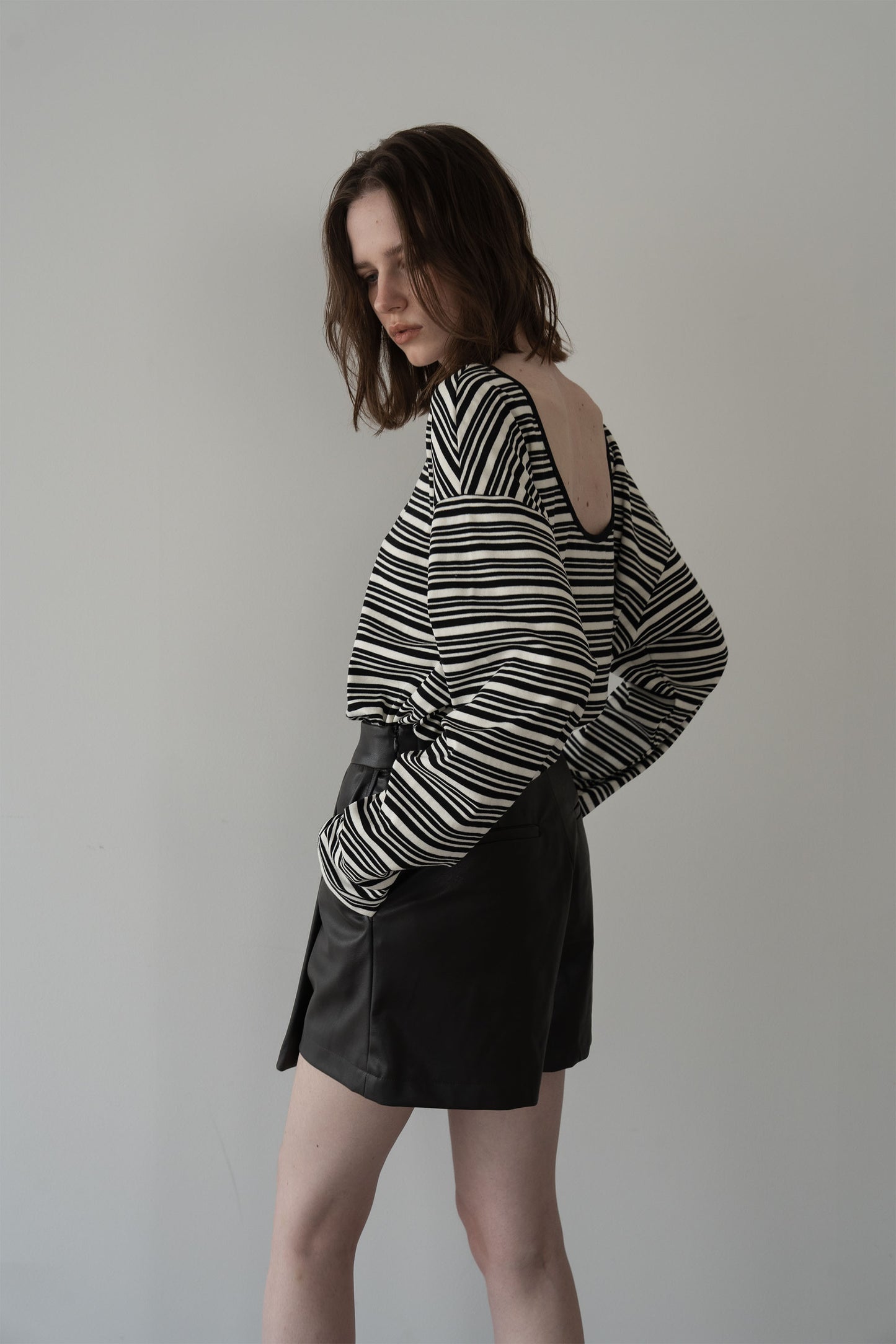 バックオープンボーダーカット【BLACK】