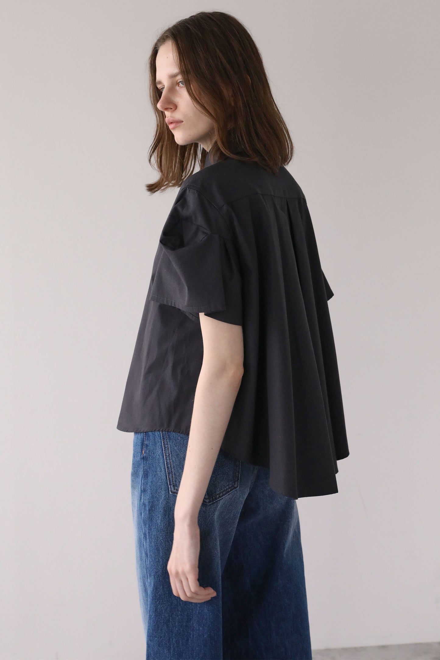 バックプリーツシャツ【BLACK】
