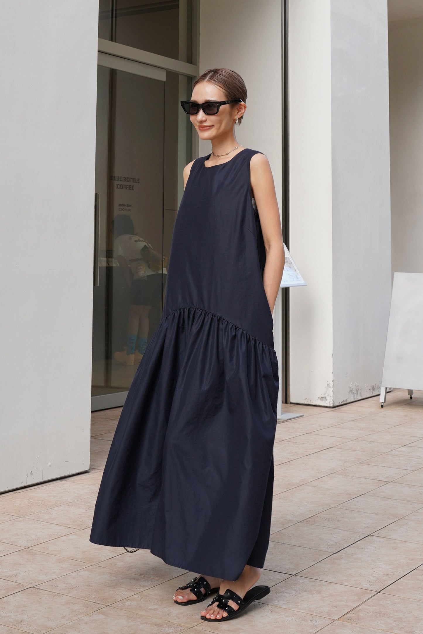 ボトムフレアノースリーブワンピース【NAVY】