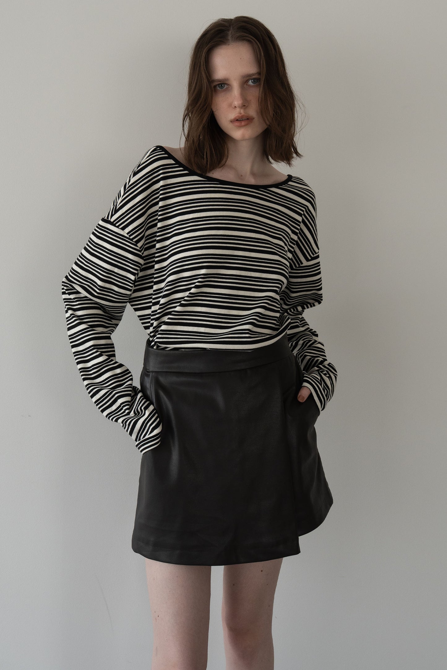 バックオープンボーダーカット【BLACK】