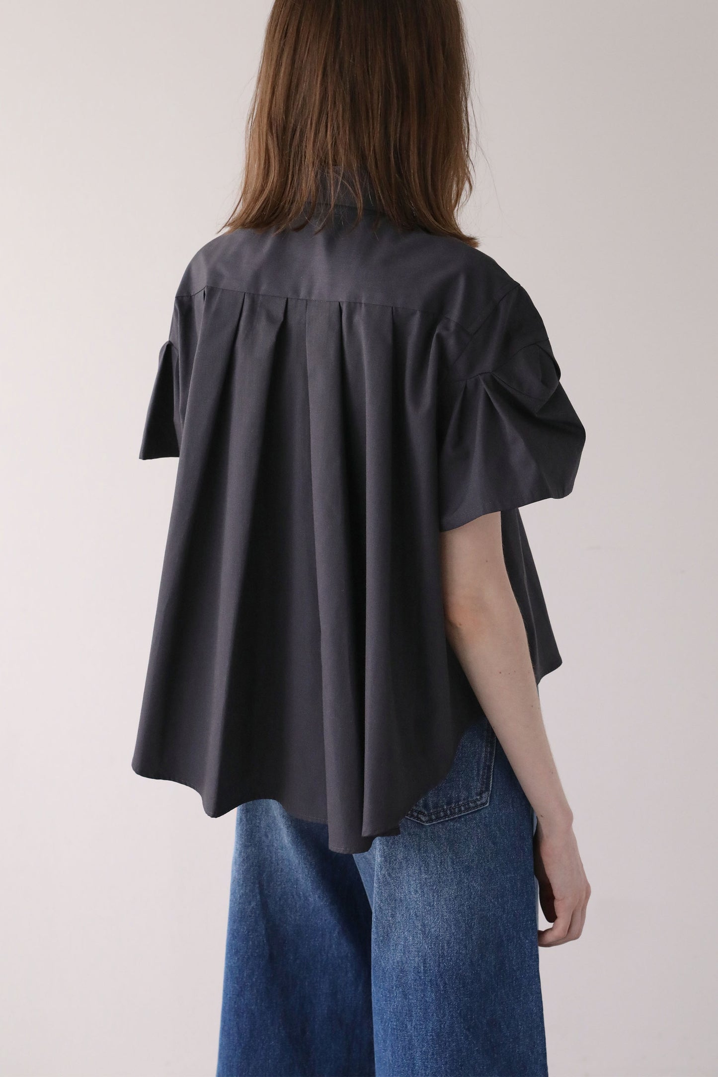 バックプリーツシャツ【BLACK】