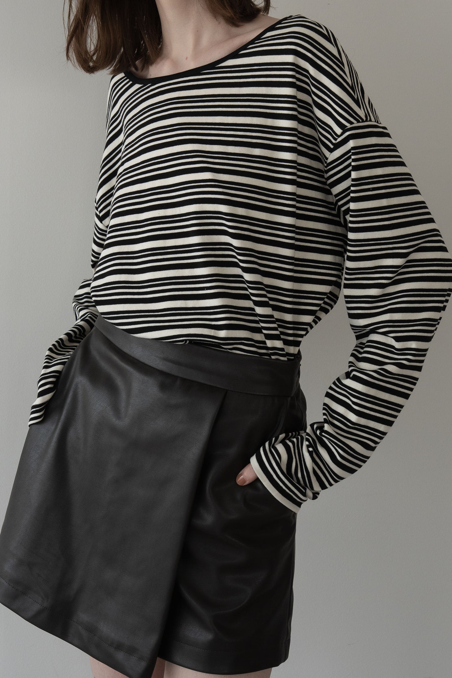 バックオープンボーダーカット【BLACK】