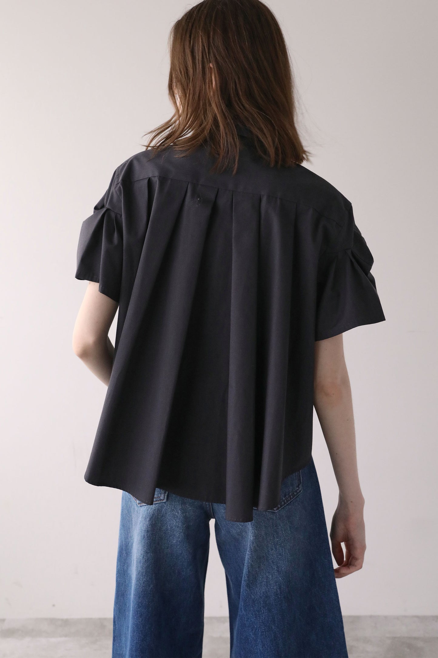 バックプリーツシャツ【BLACK】