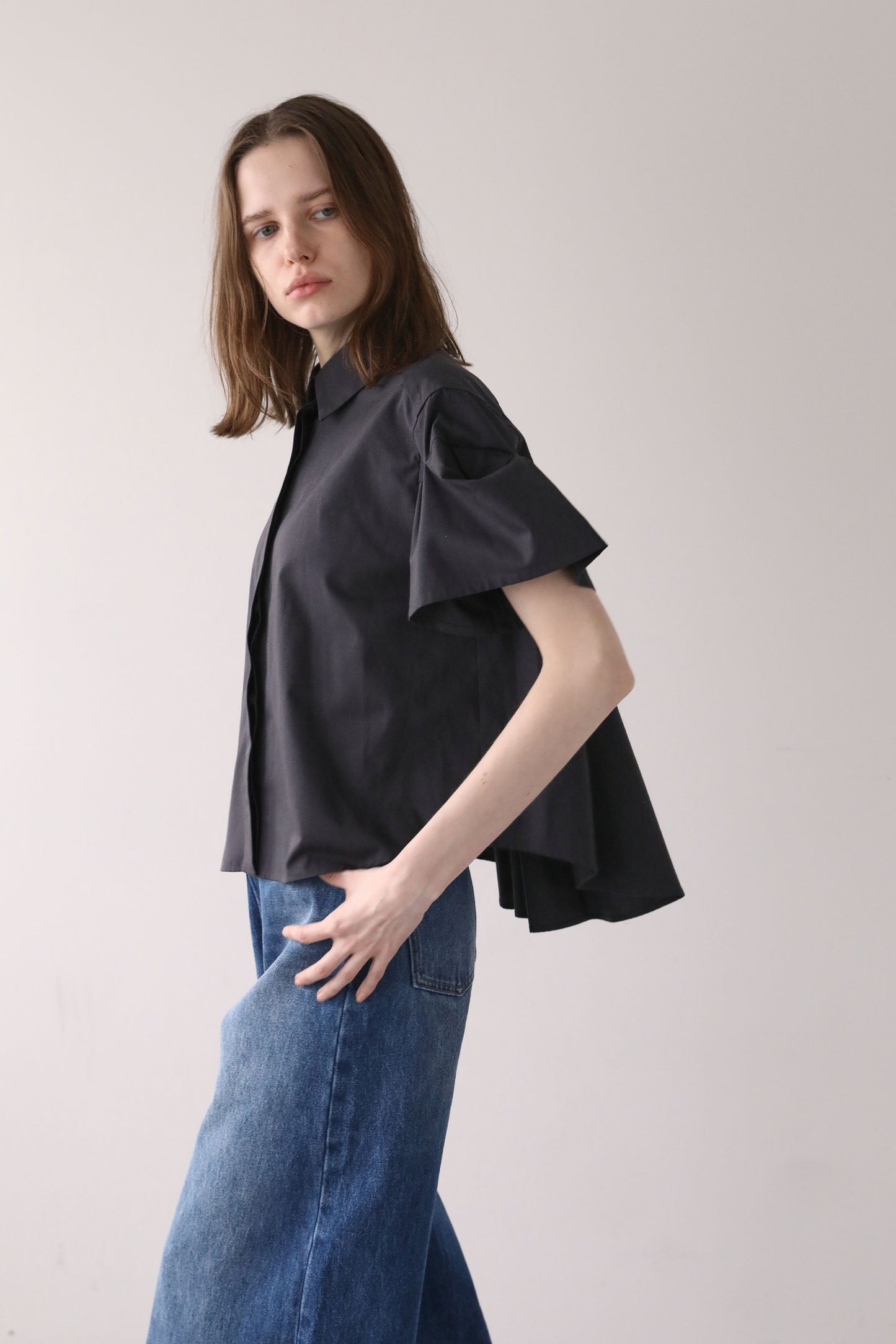 バックプリーツシャツ【BLACK】