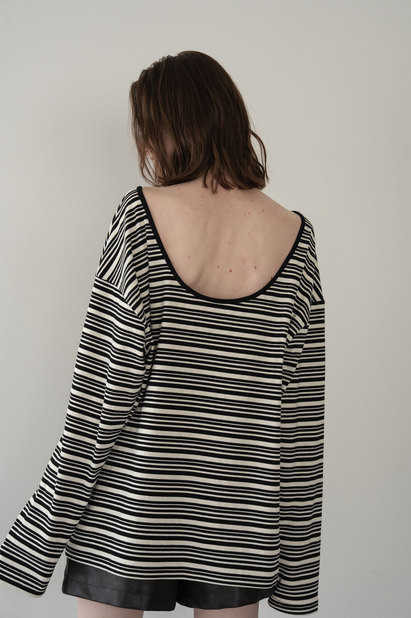 バックオープンボーダーカット【BLACK】