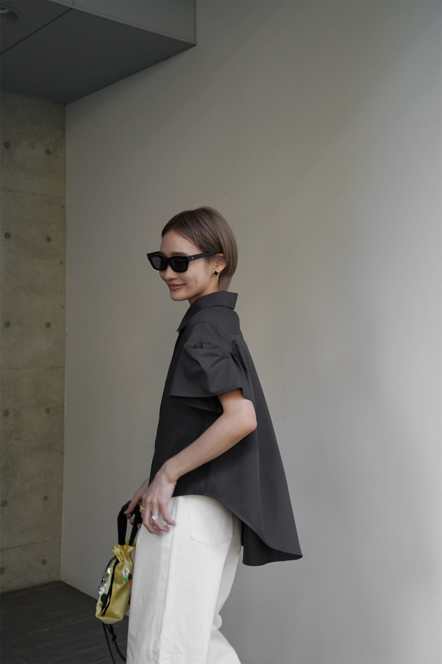 バックプリーツシャツ【BLACK】