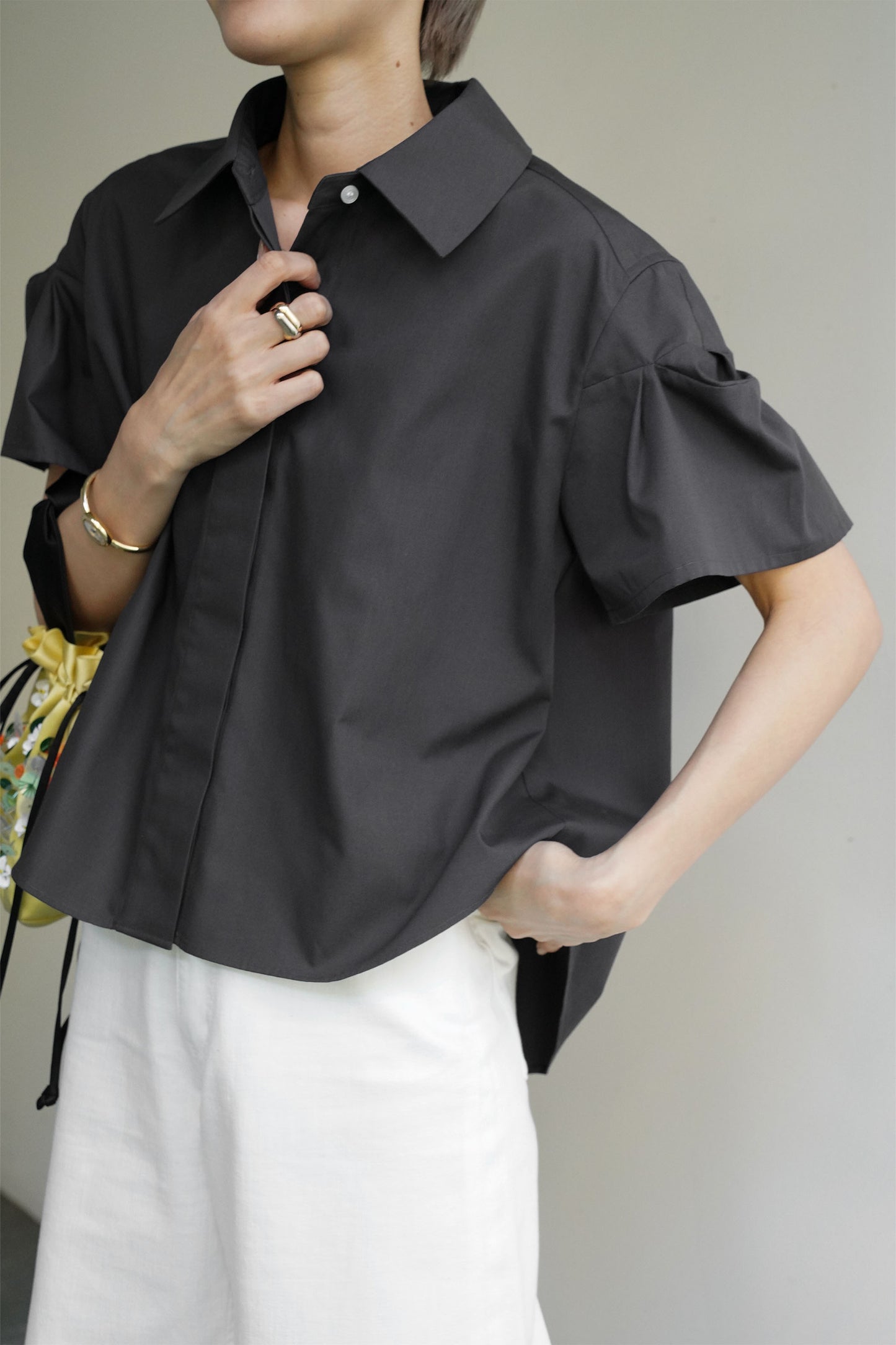 バックプリーツシャツ【BLACK】