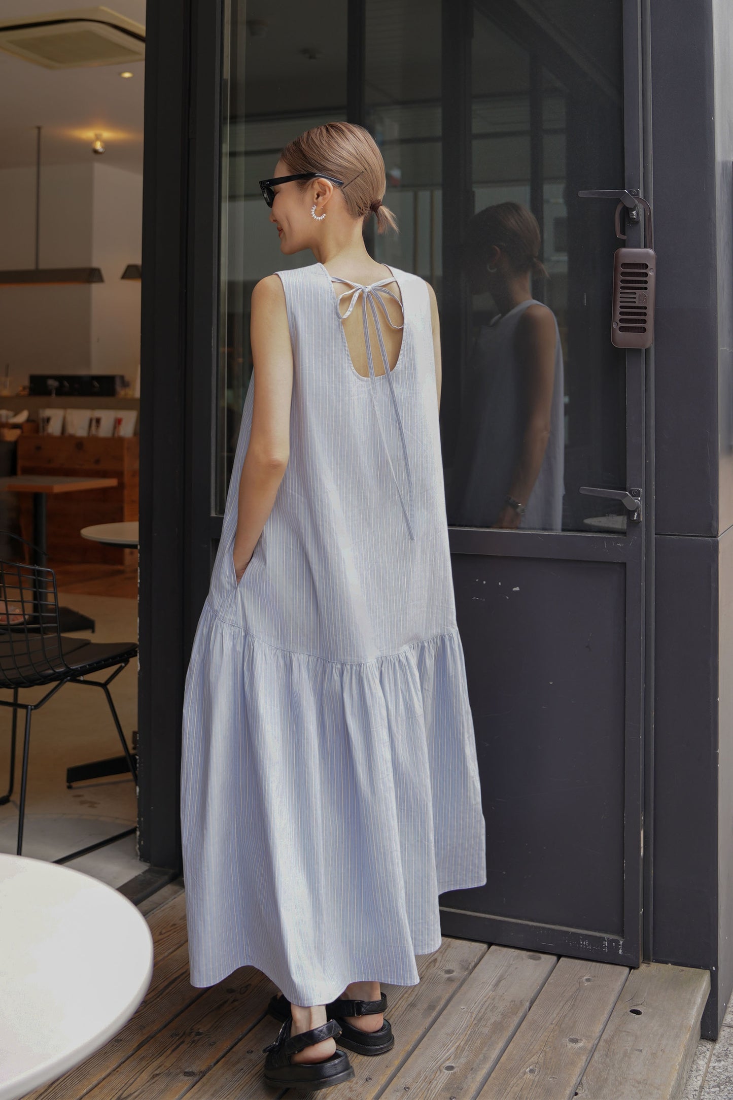 ボトムフレアノースリーブワンピース【BLUE】